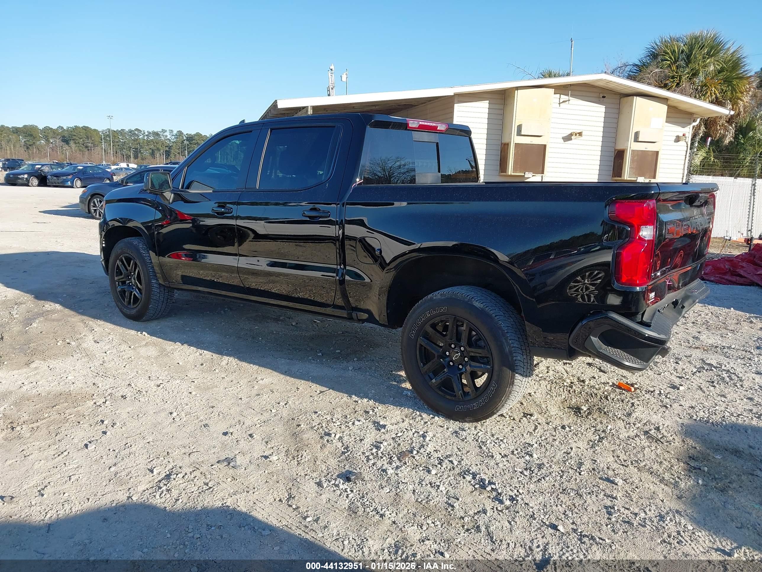 CHEVROLET SILVERADO image 3