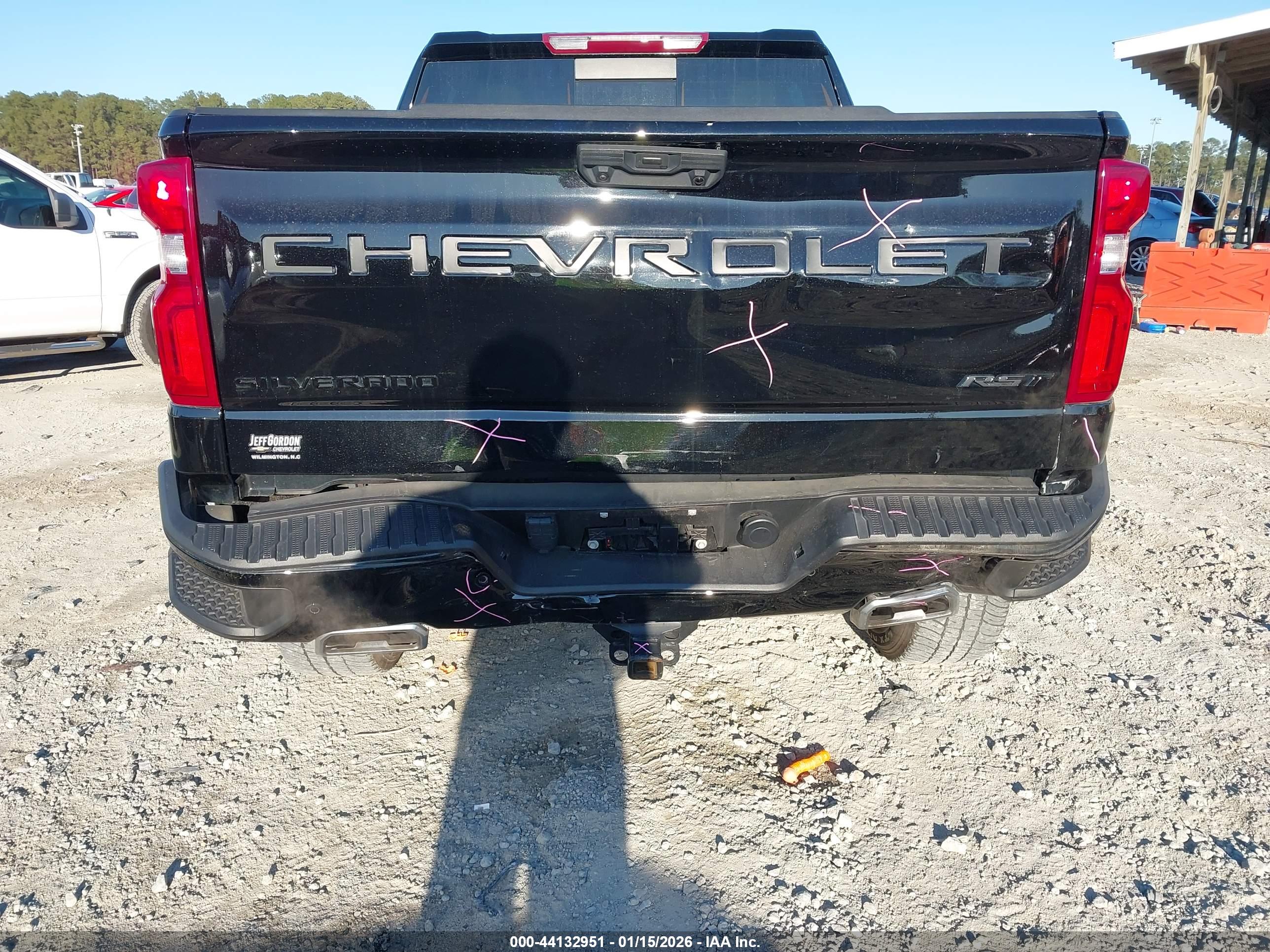 CHEVROLET SILVERADO image 6