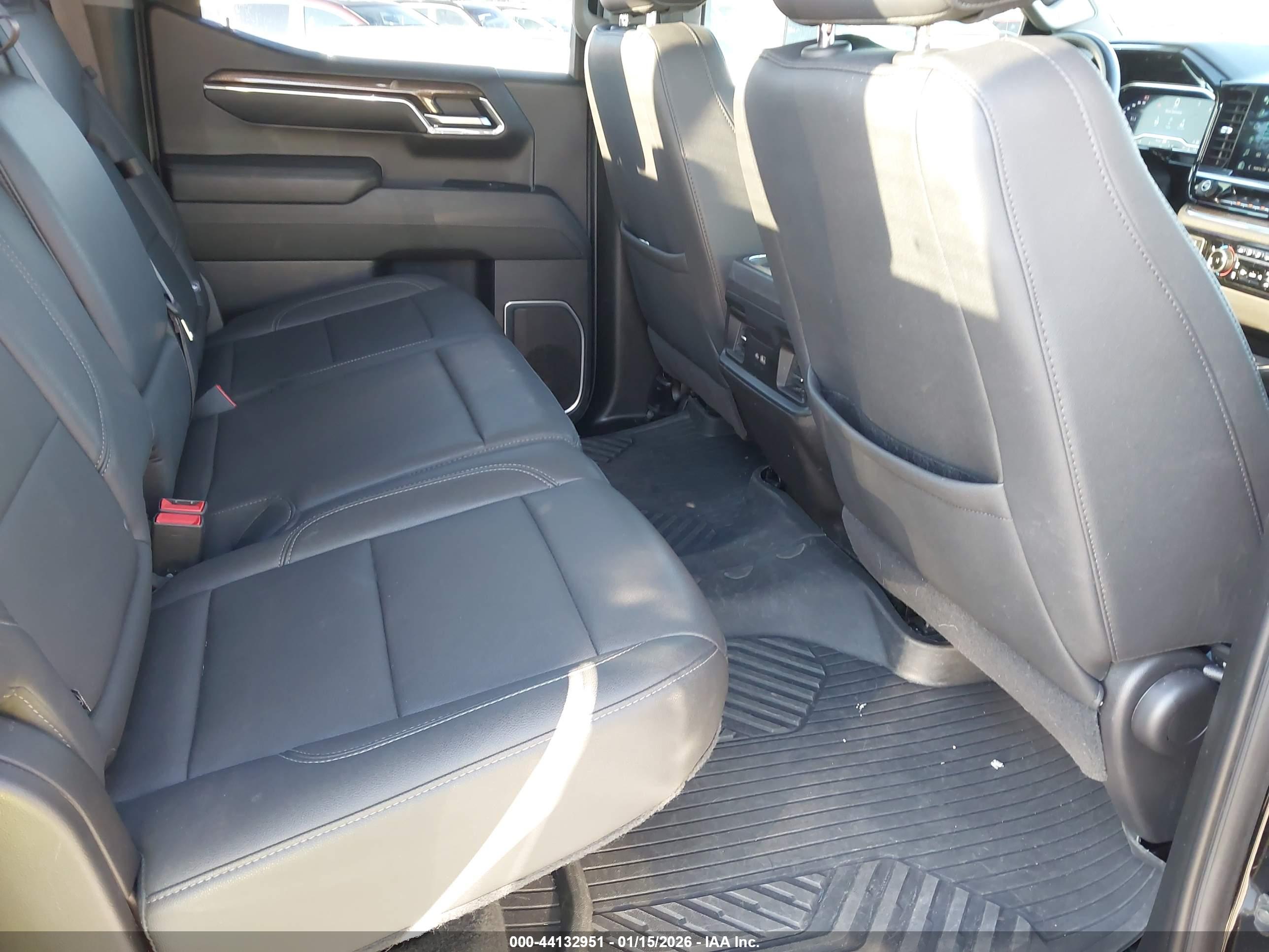 CHEVROLET SILVERADO image 8