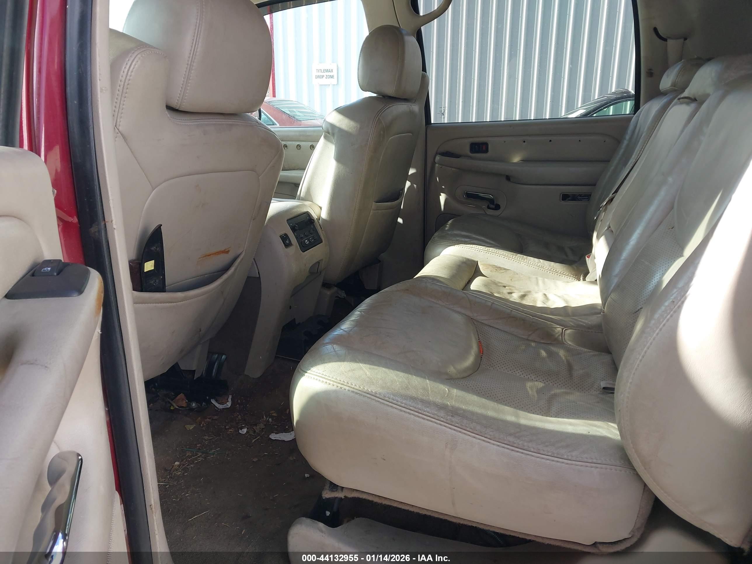 CADILLAC ESCALADE image 8
