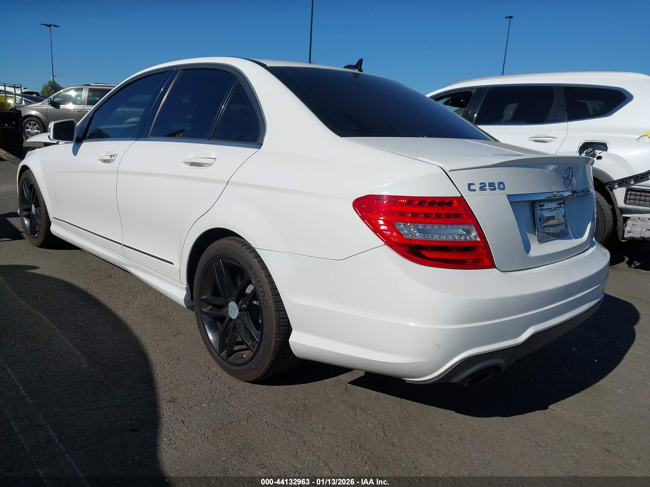 MERCEDES-BENZ C-CLASS image 3