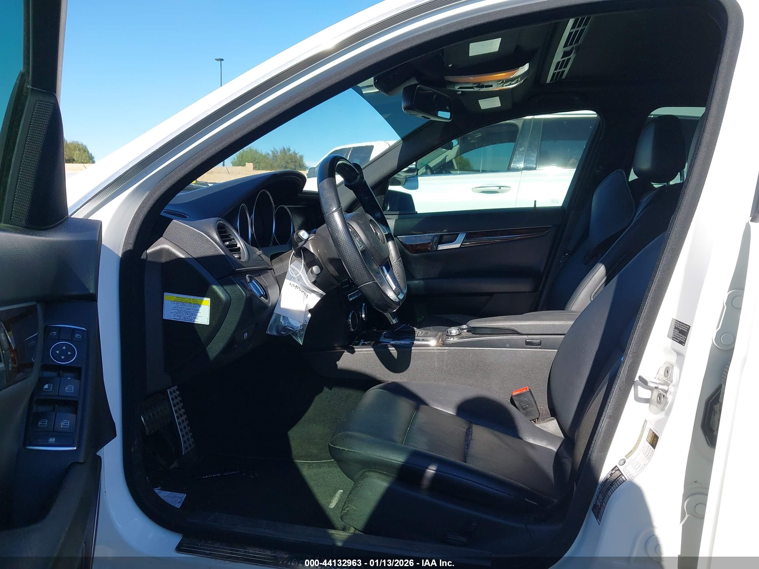 MERCEDES-BENZ C-CLASS image 5