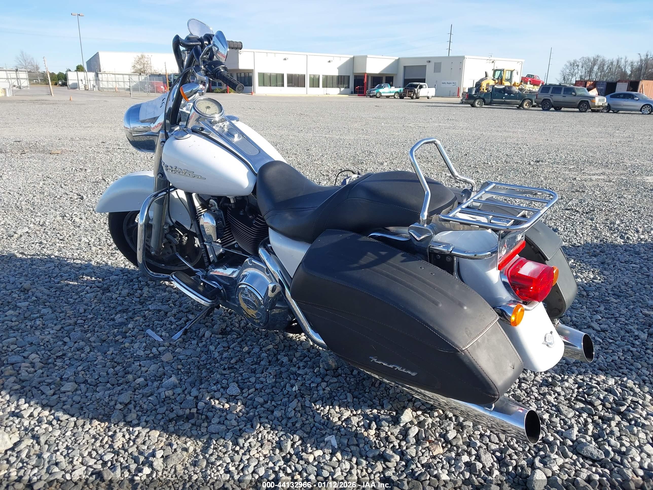 HARLEY-DAVIDSON FLHRS image 3