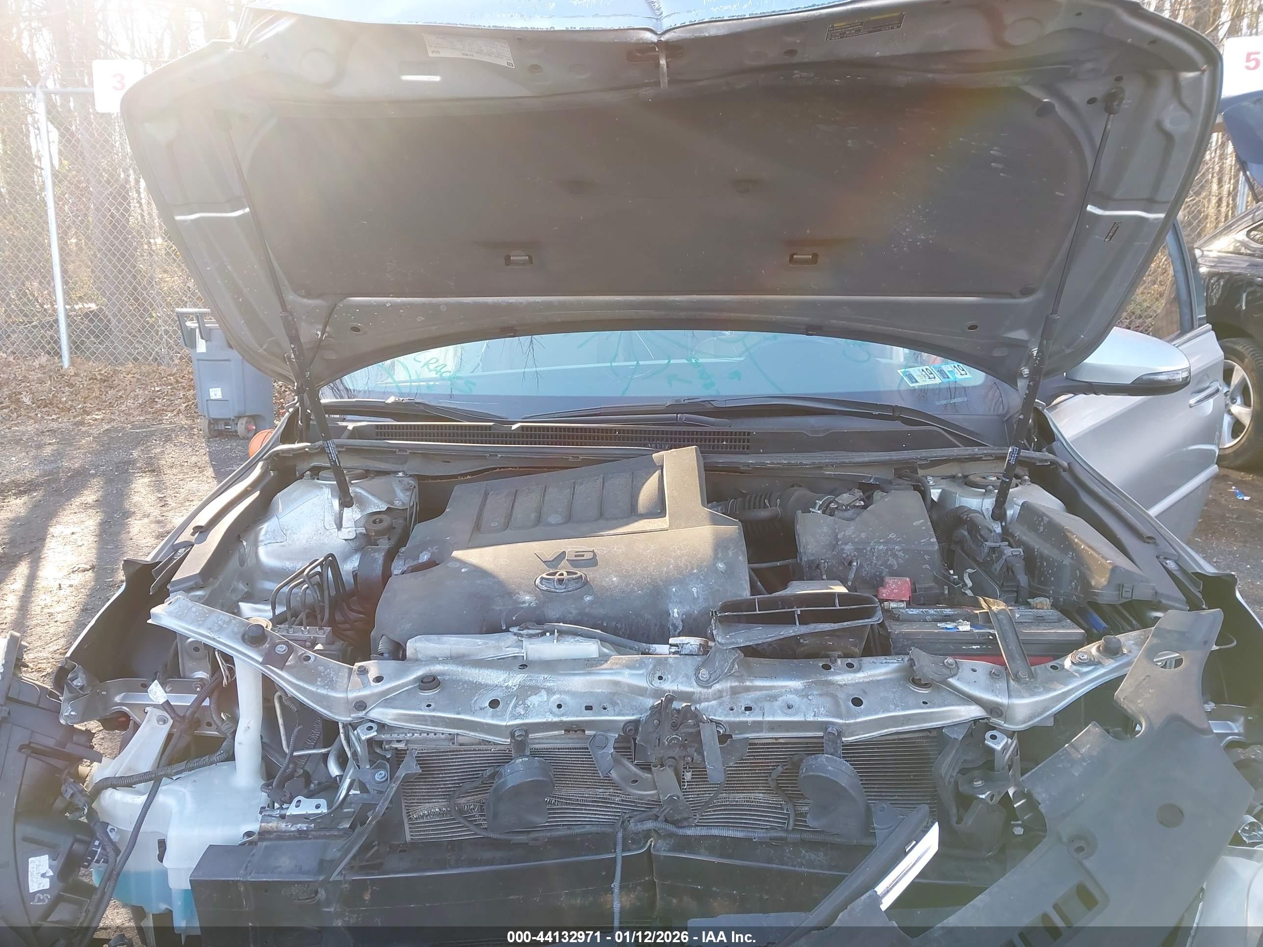 TOYOTA AVALON image 10