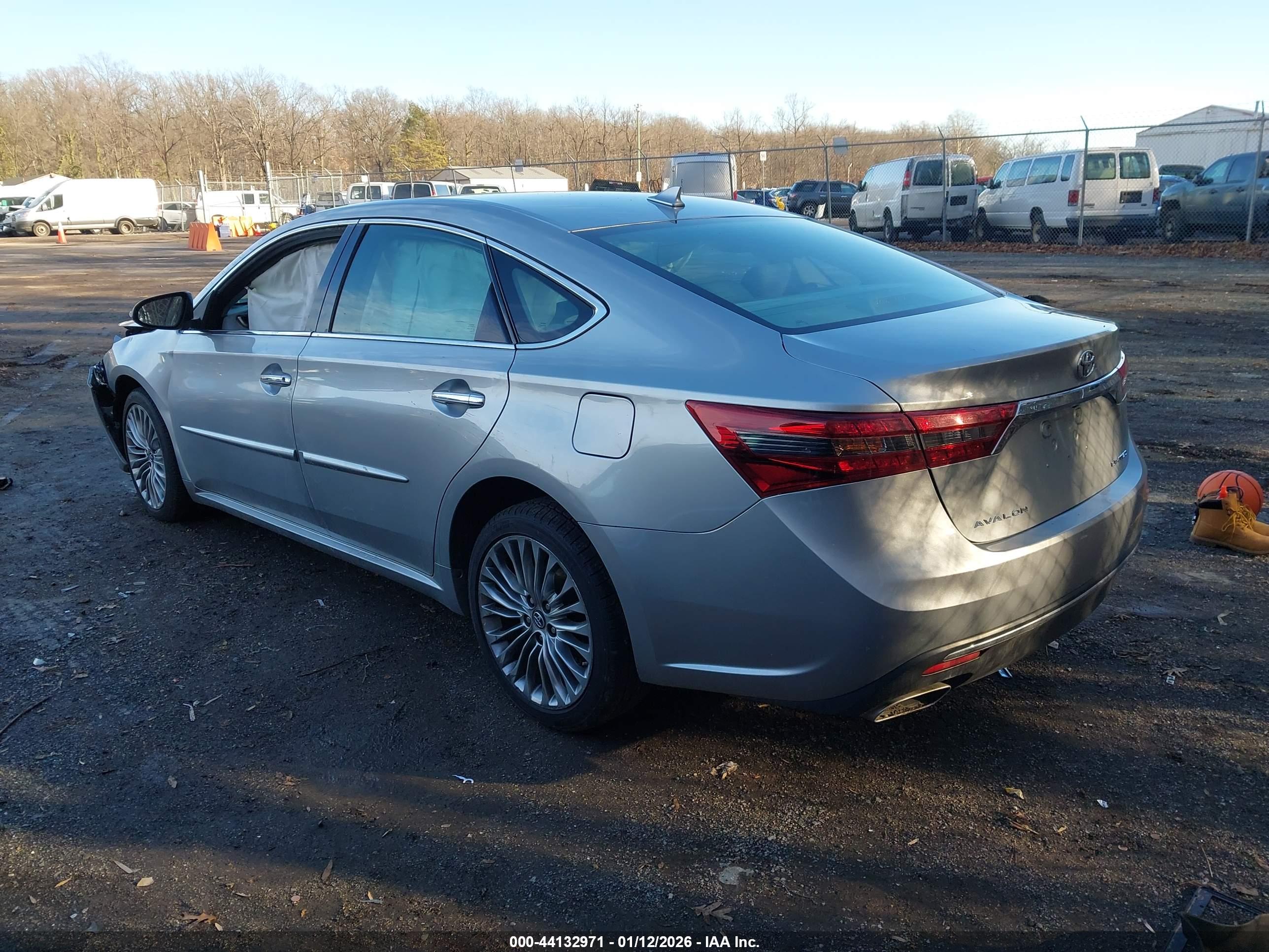 TOYOTA AVALON image 3
