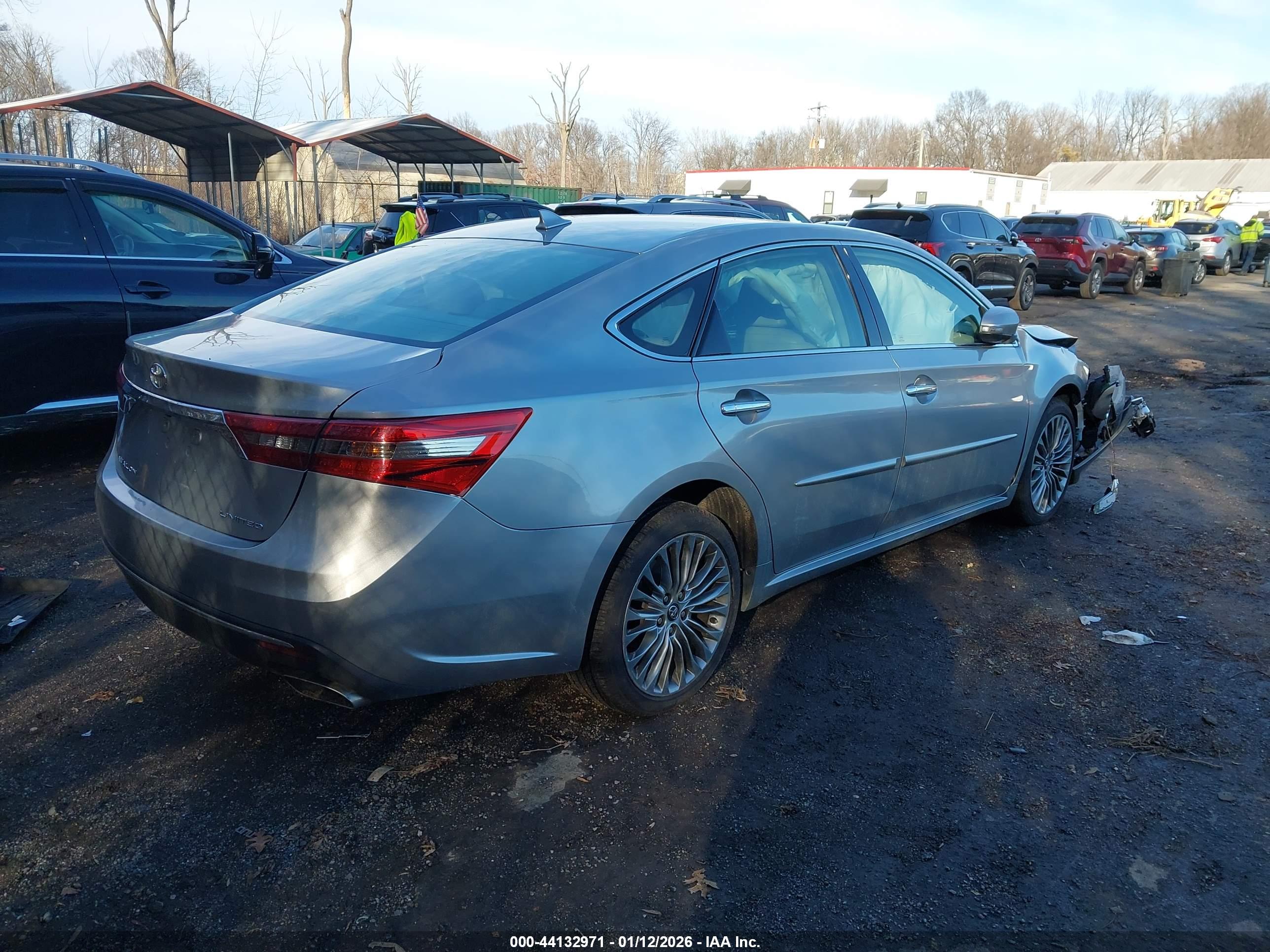 TOYOTA AVALON image 4