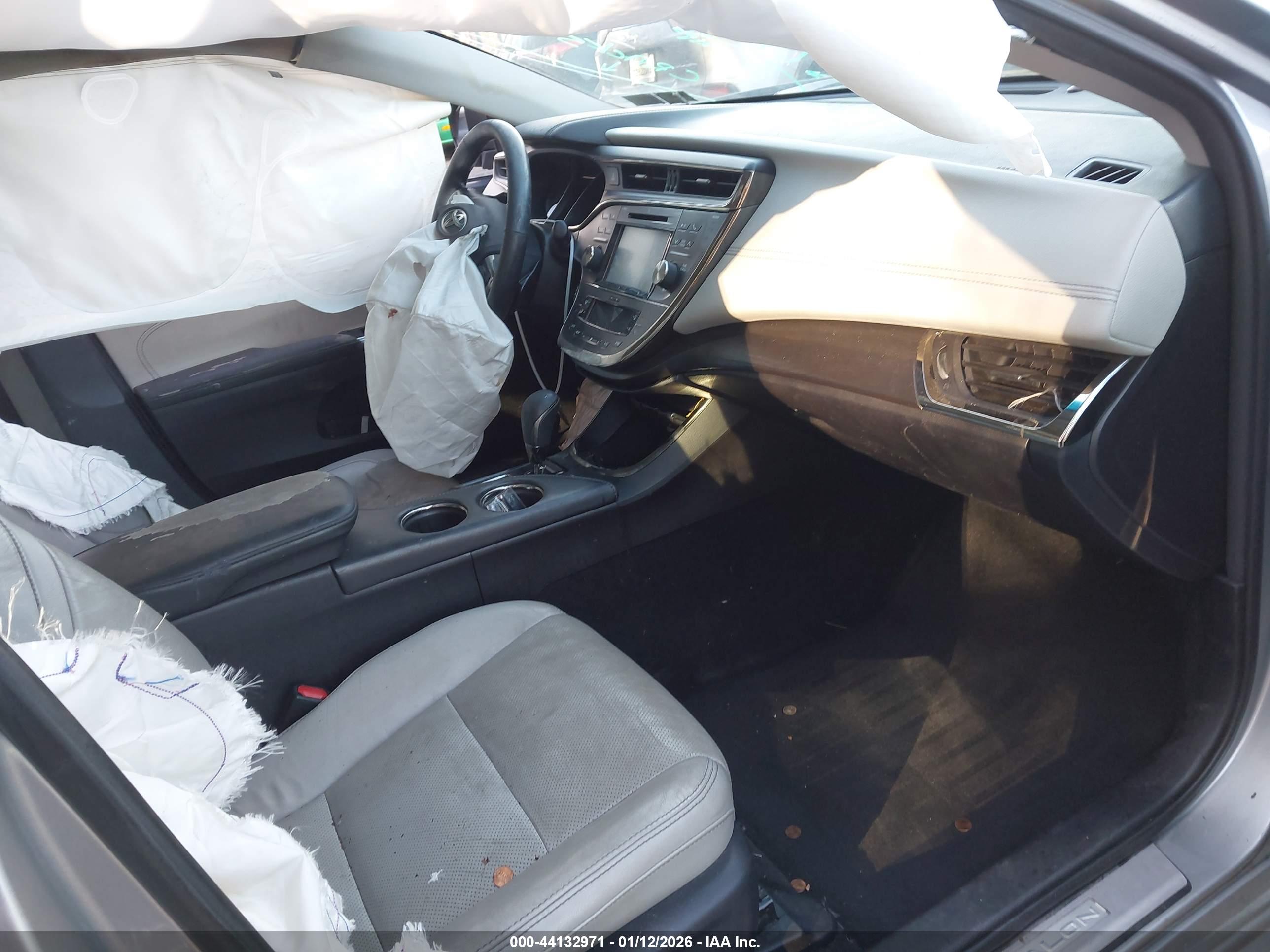 TOYOTA AVALON image 5