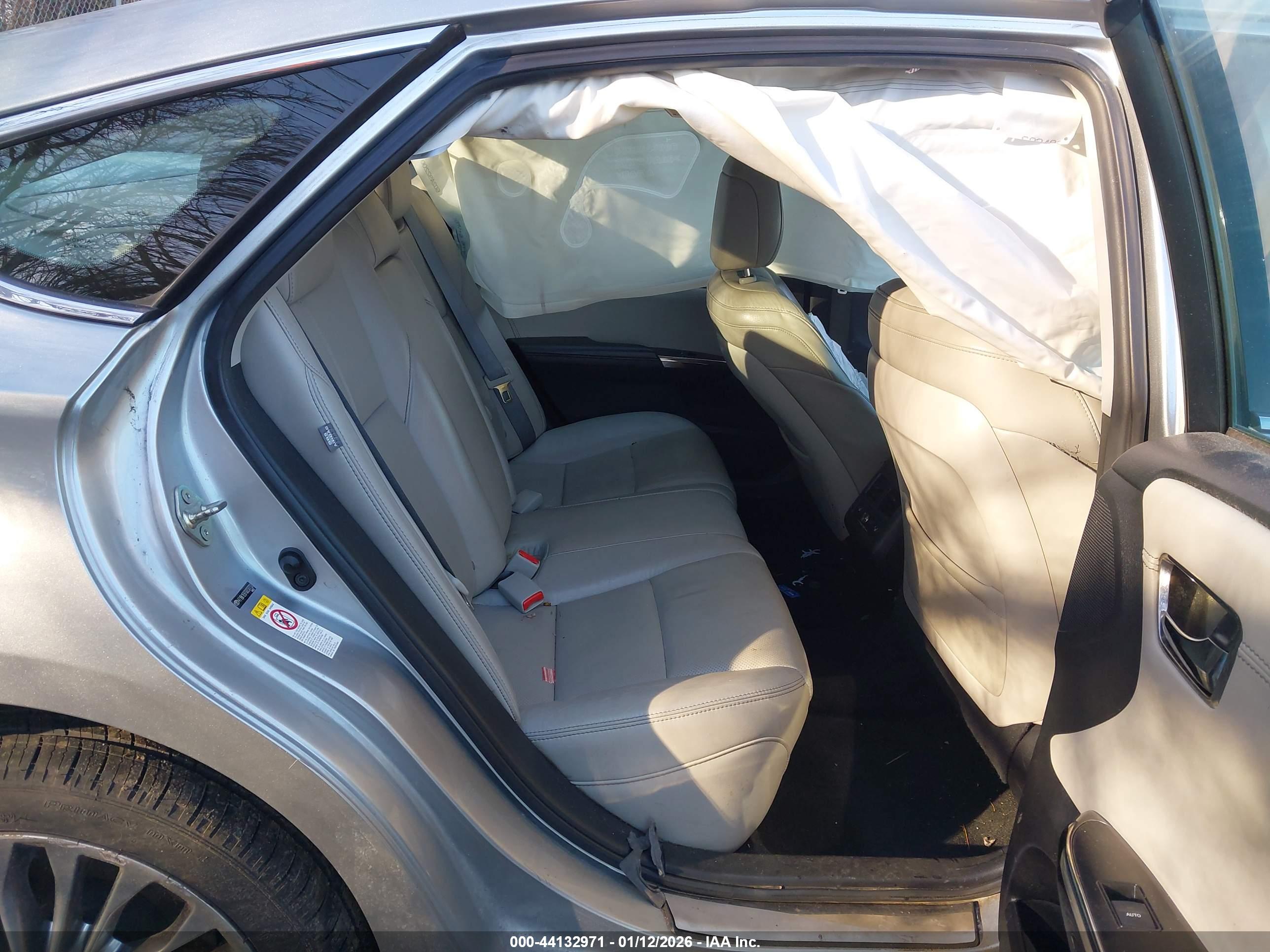 TOYOTA AVALON image 8