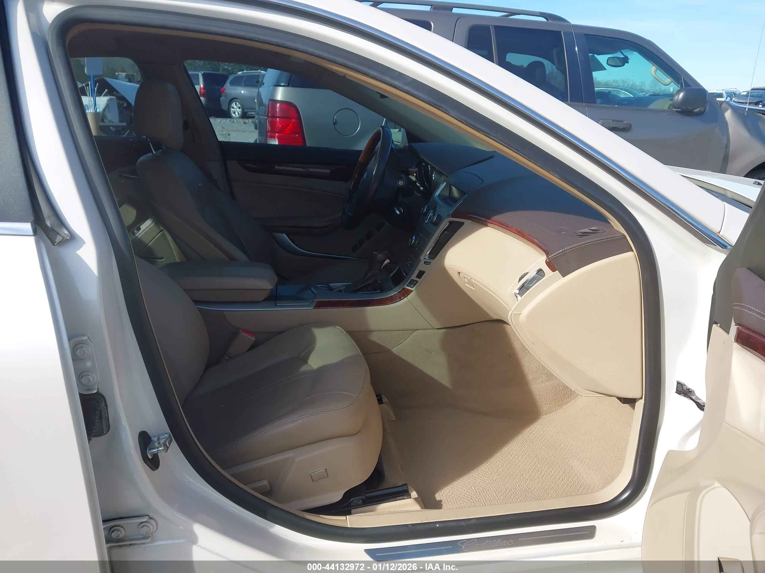 CADILLAC CTS image 5