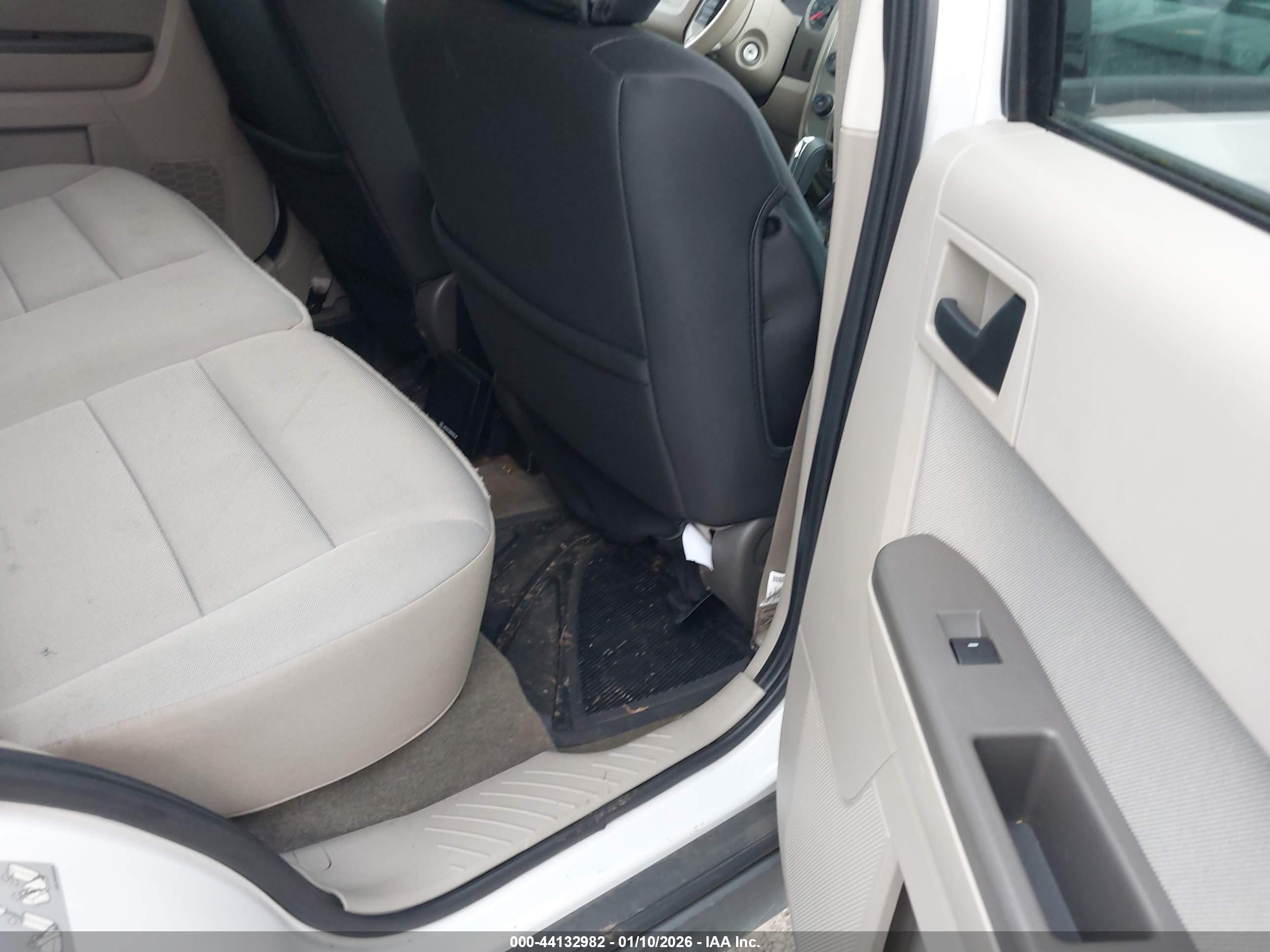FORD ESCAPE image 8
