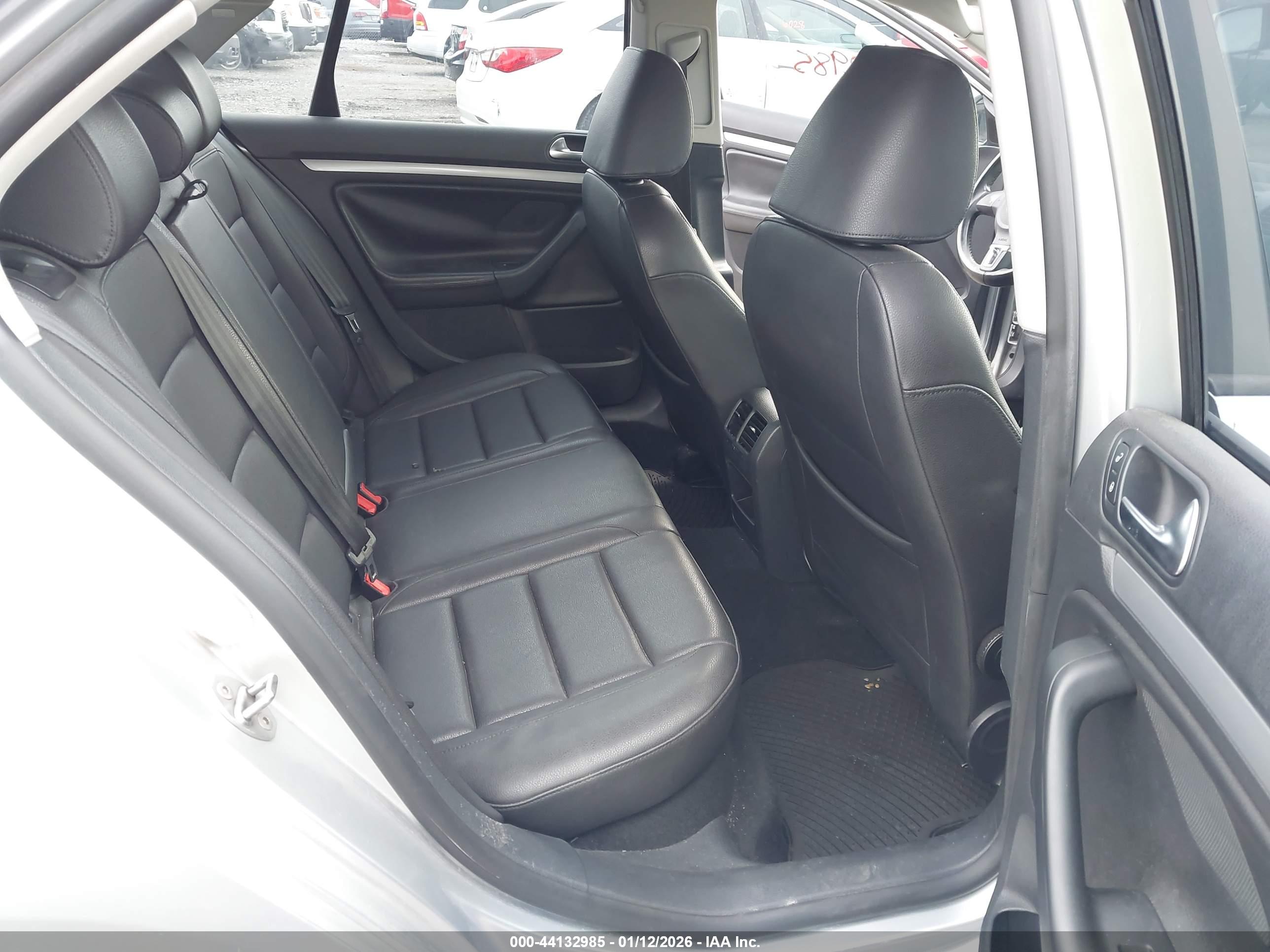 VOLKSWAGEN JETTA image 8