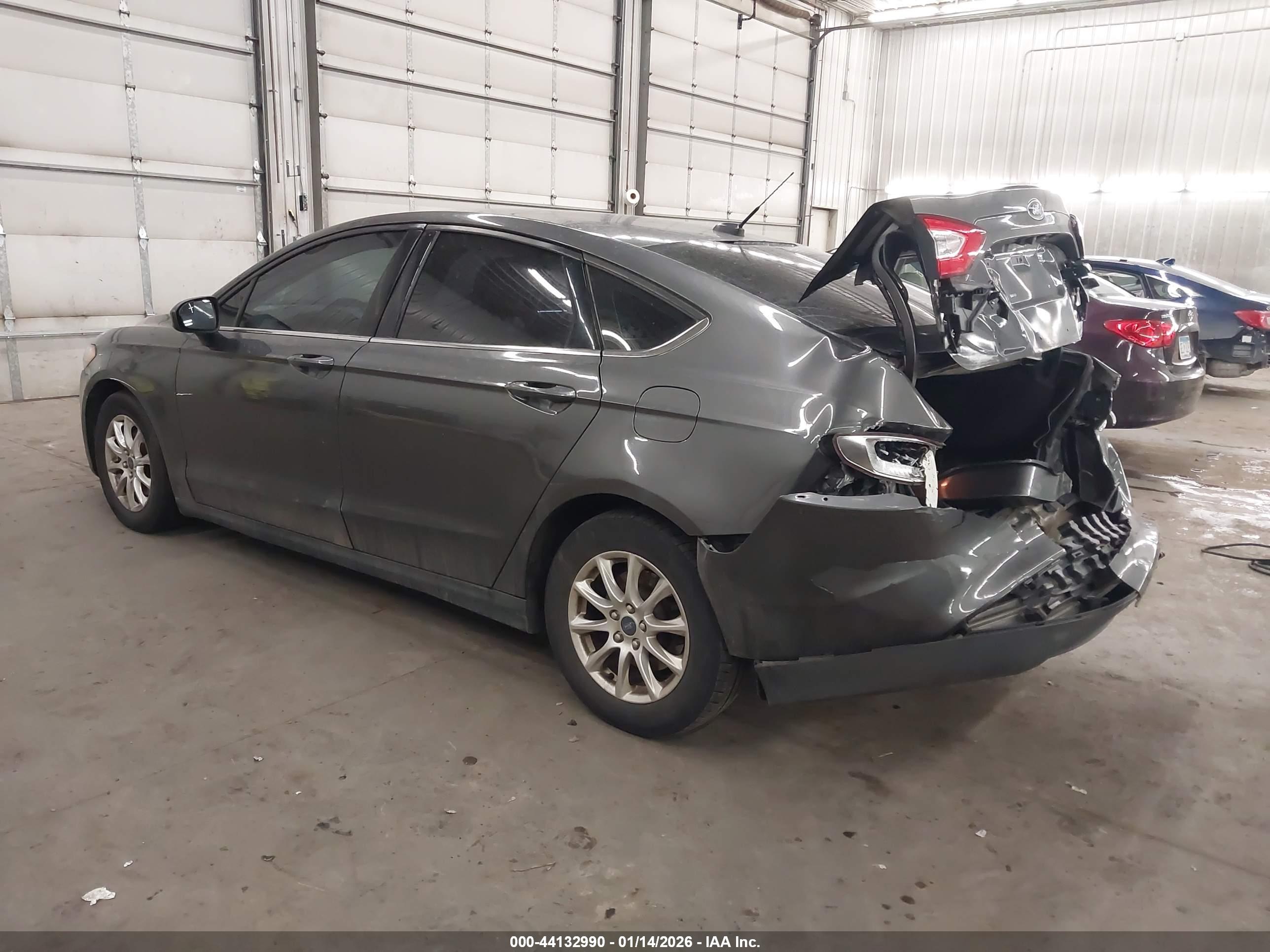 FORD FUSION image 3