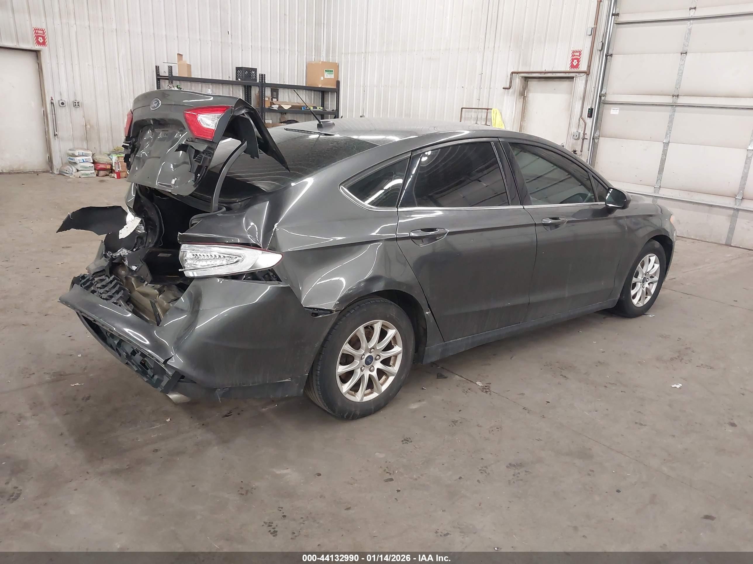FORD FUSION image 4