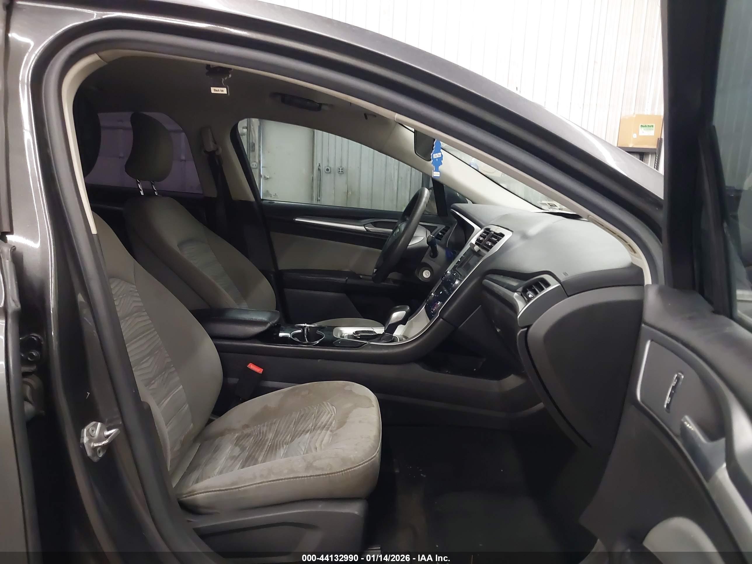 FORD FUSION image 5