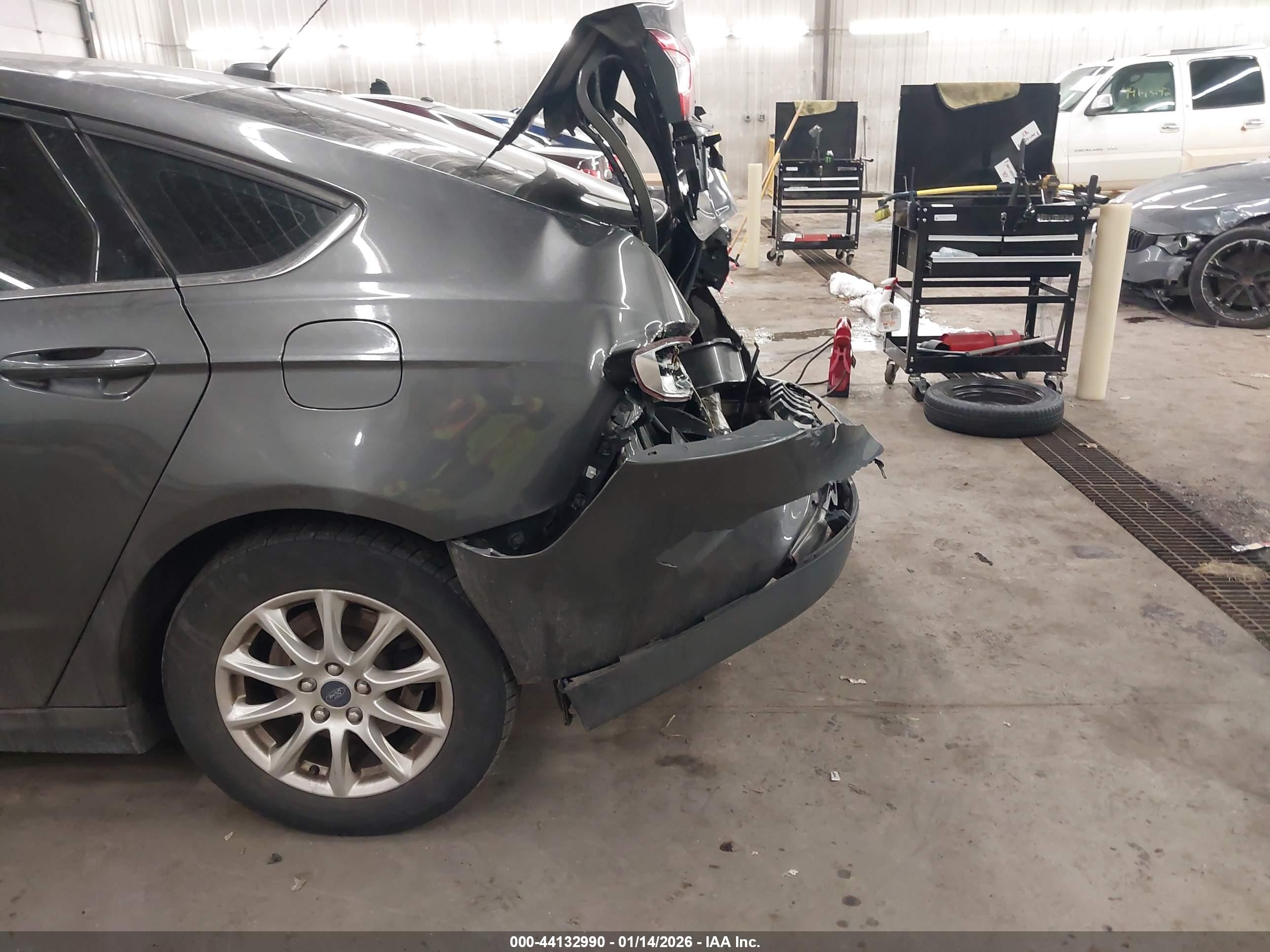 FORD FUSION image 6