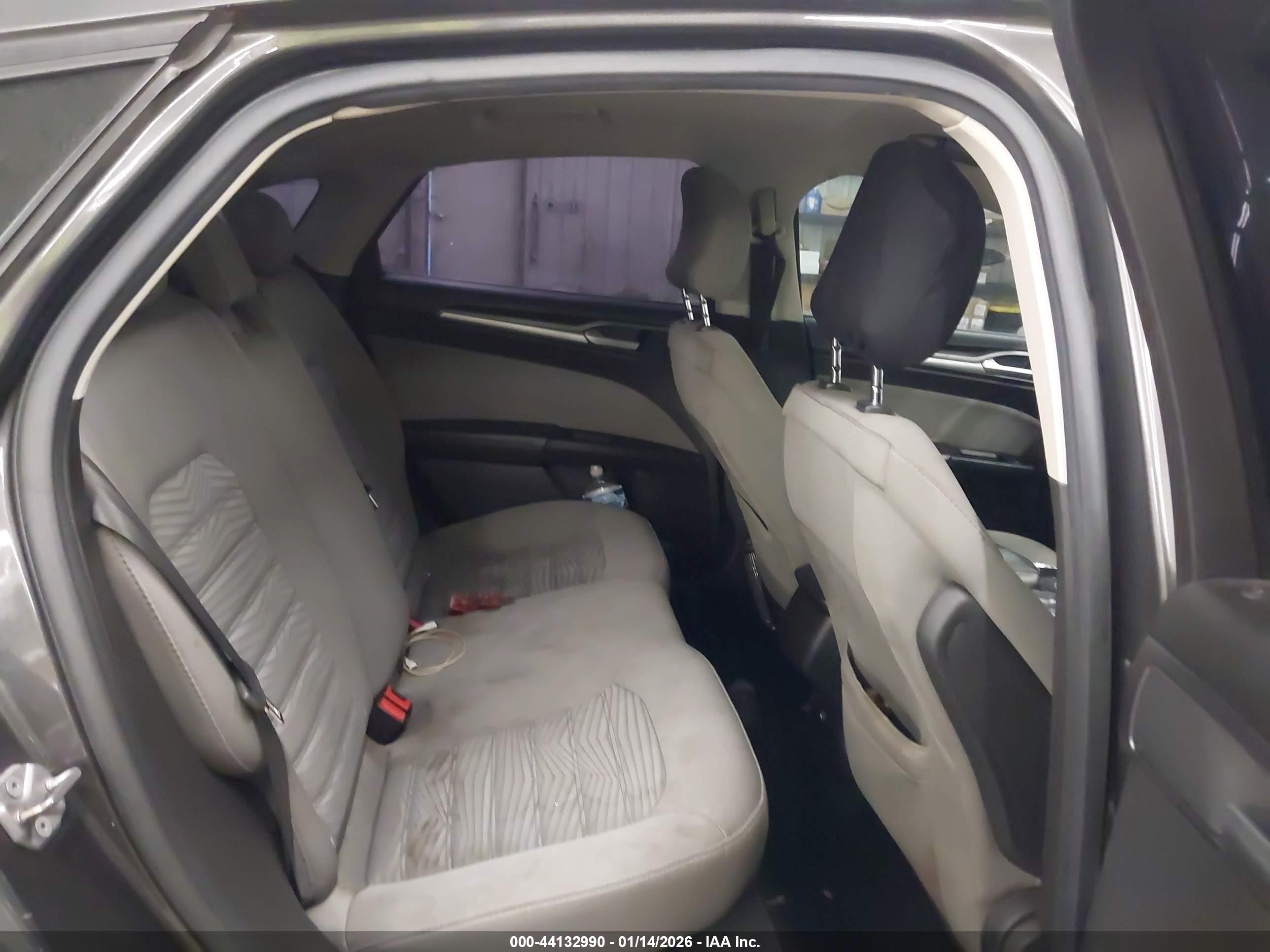FORD FUSION image 8
