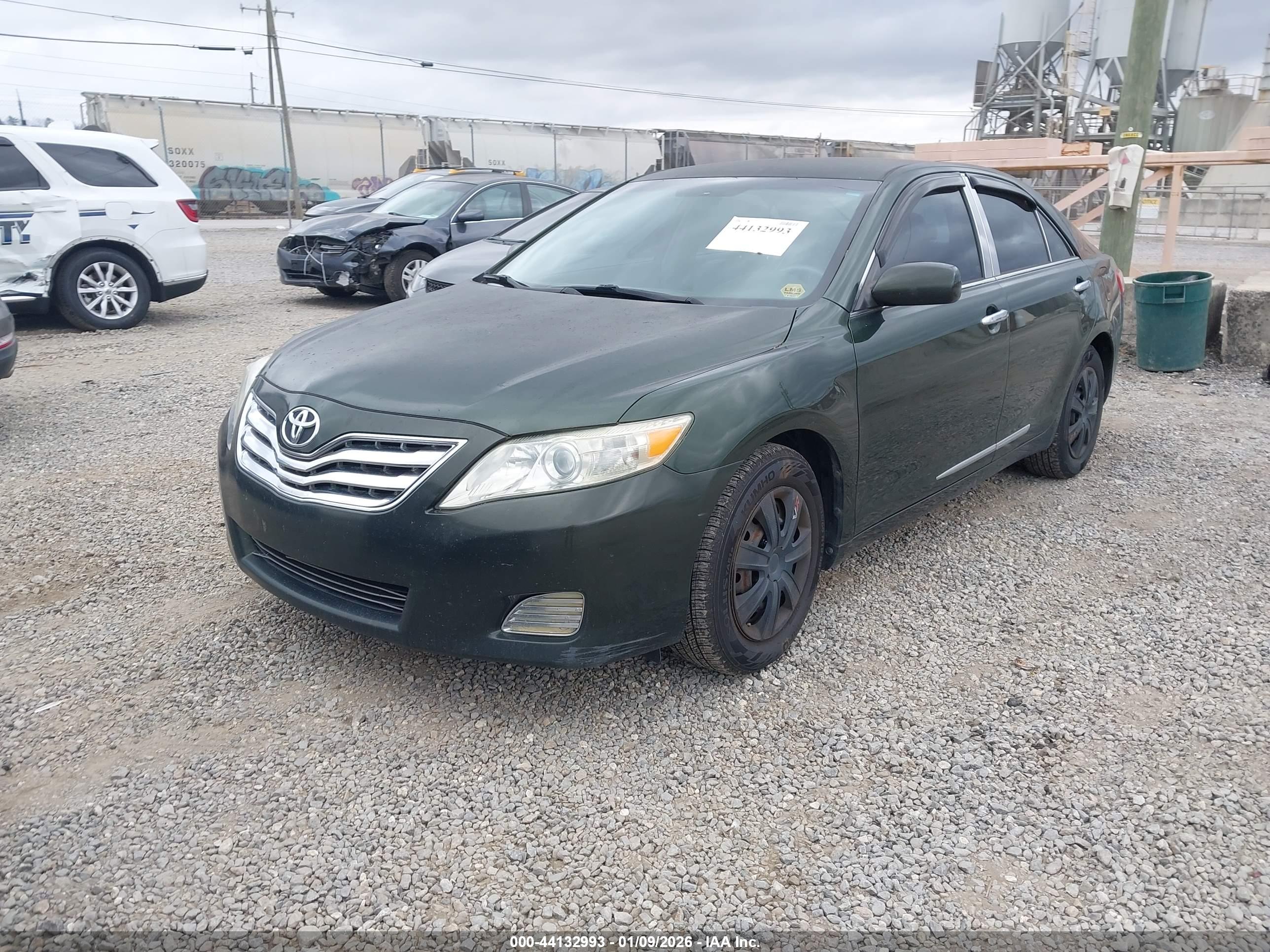 TOYOTA CAMRY image 2