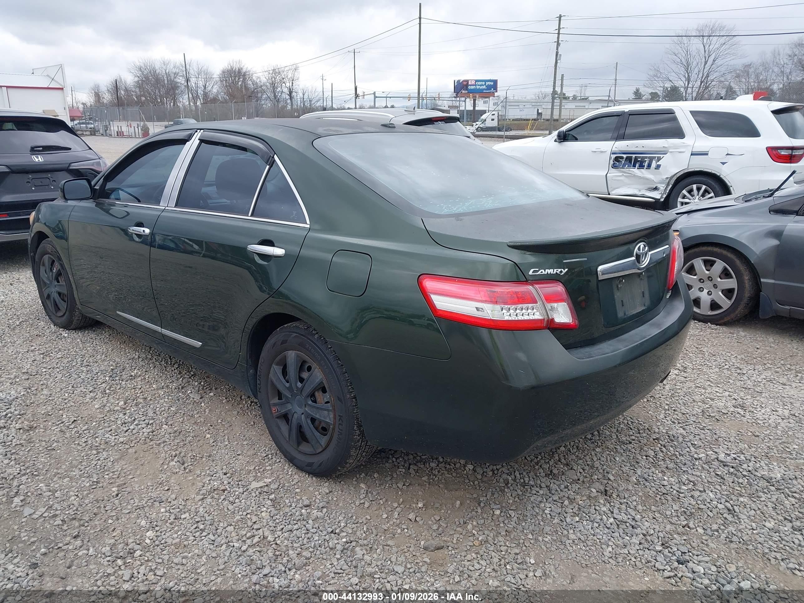 TOYOTA CAMRY image 3