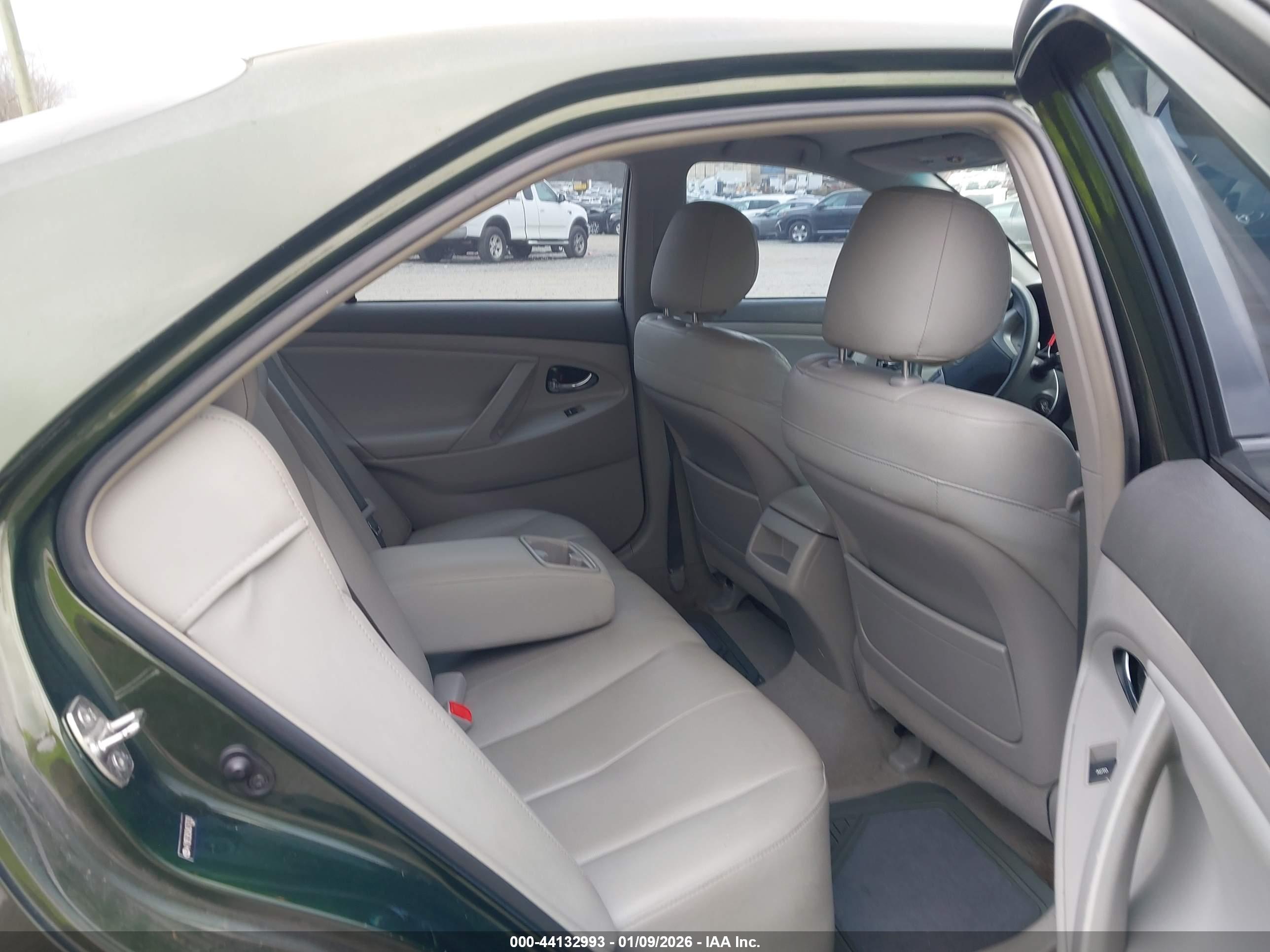 TOYOTA CAMRY image 8