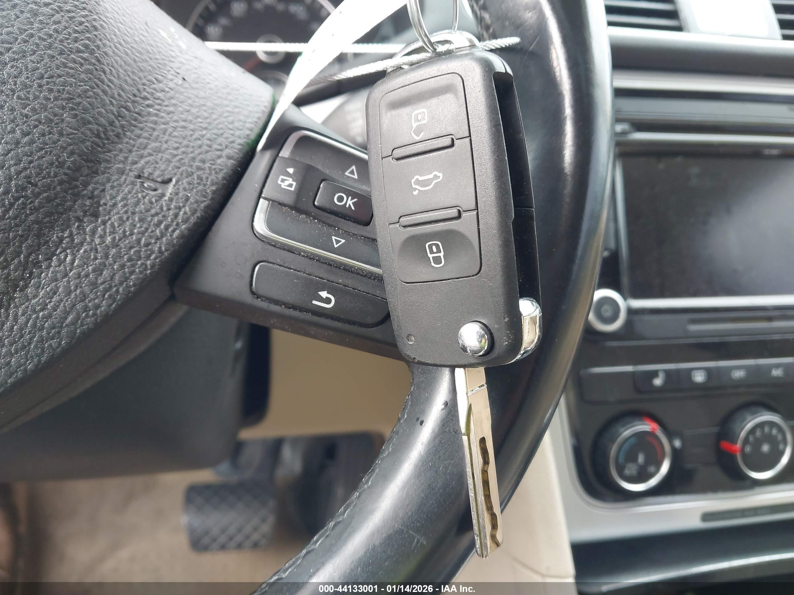 VOLKSWAGEN PASSAT image 11