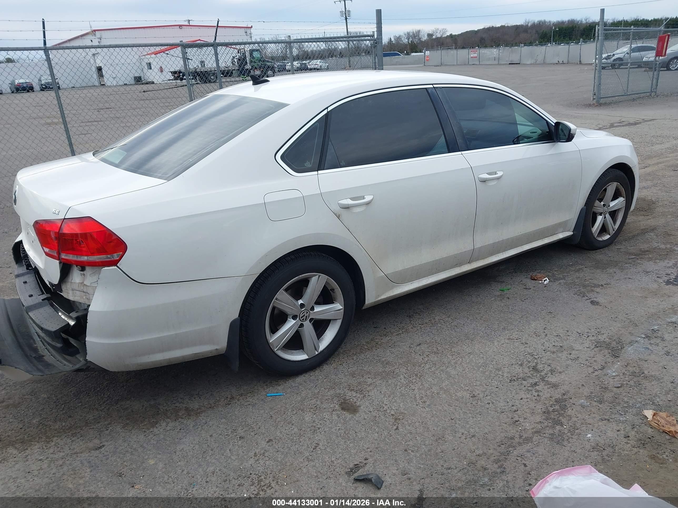 VOLKSWAGEN PASSAT image 4