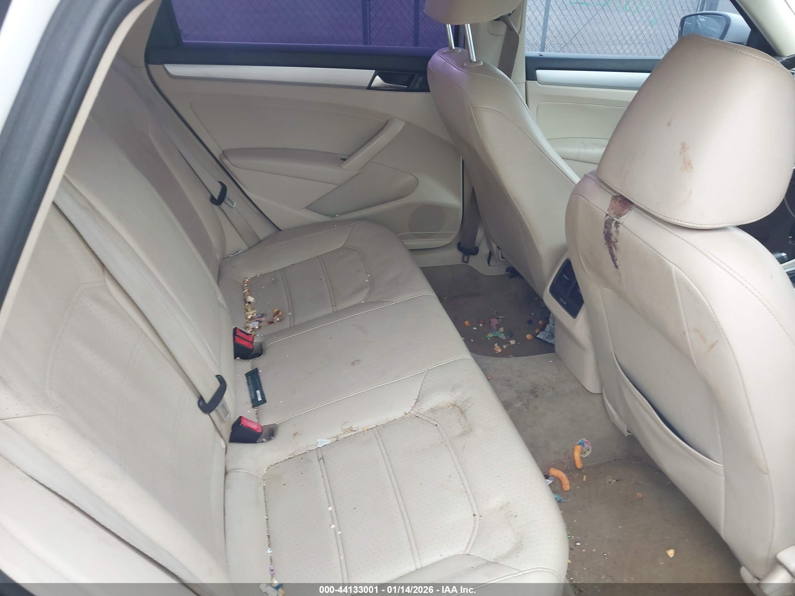 VOLKSWAGEN PASSAT image 8
