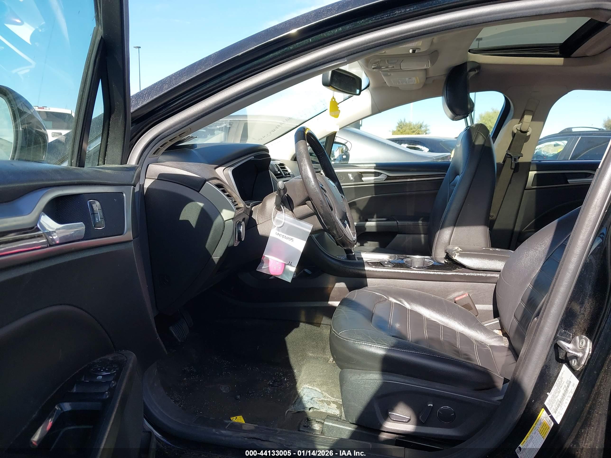 FORD FUSION image 5