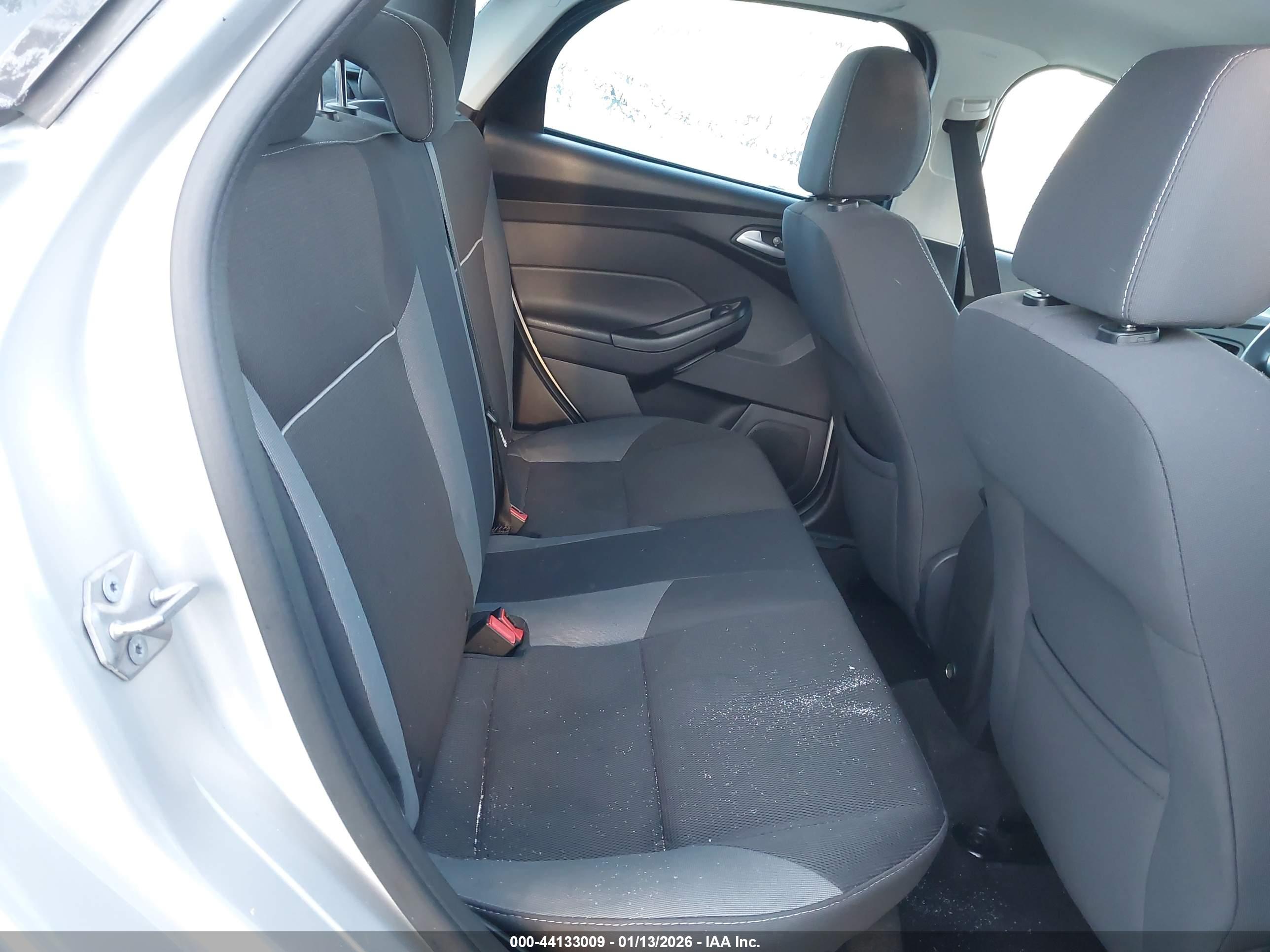 FORD FOCUS image 8