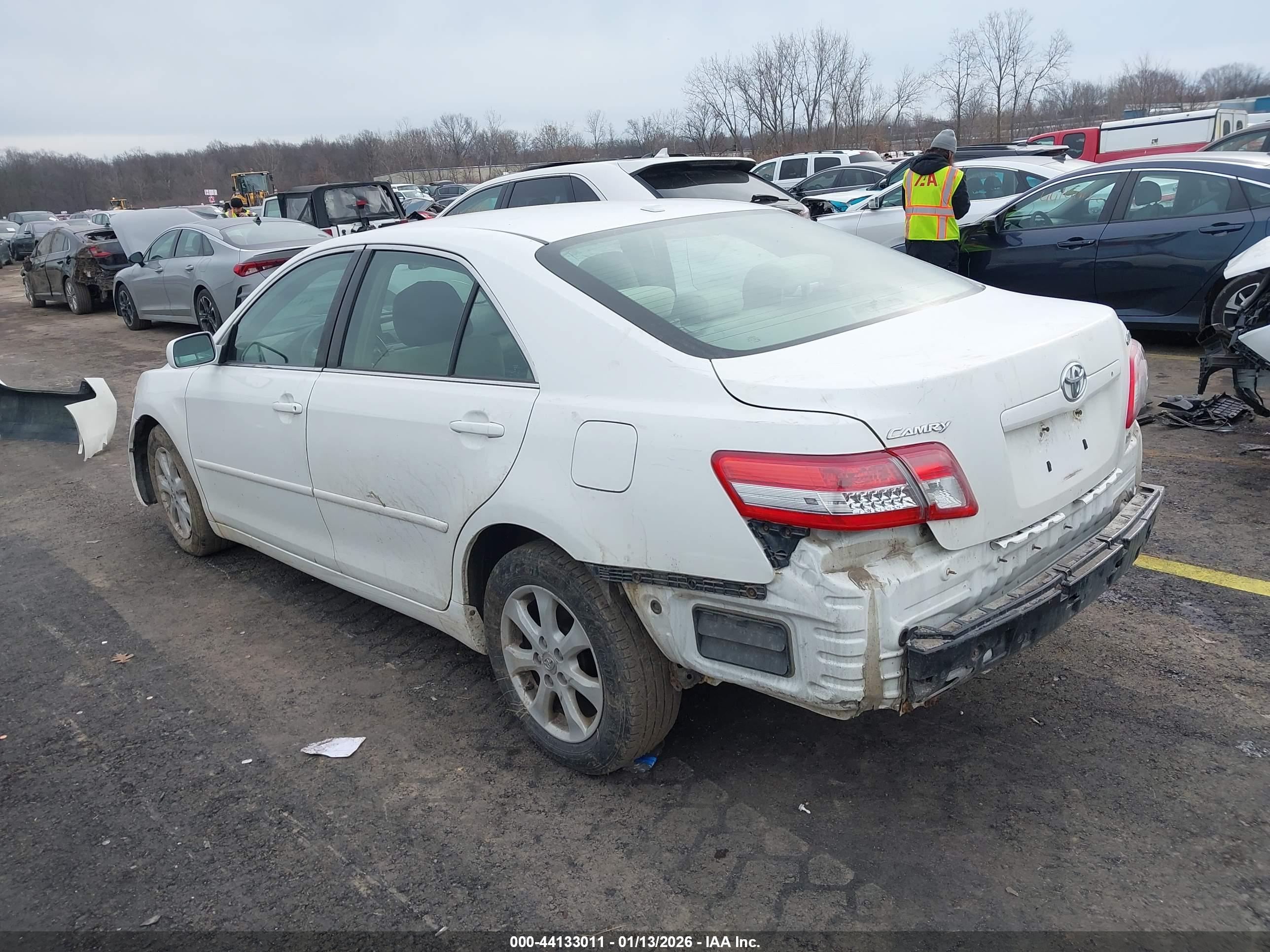 TOYOTA CAMRY image 3