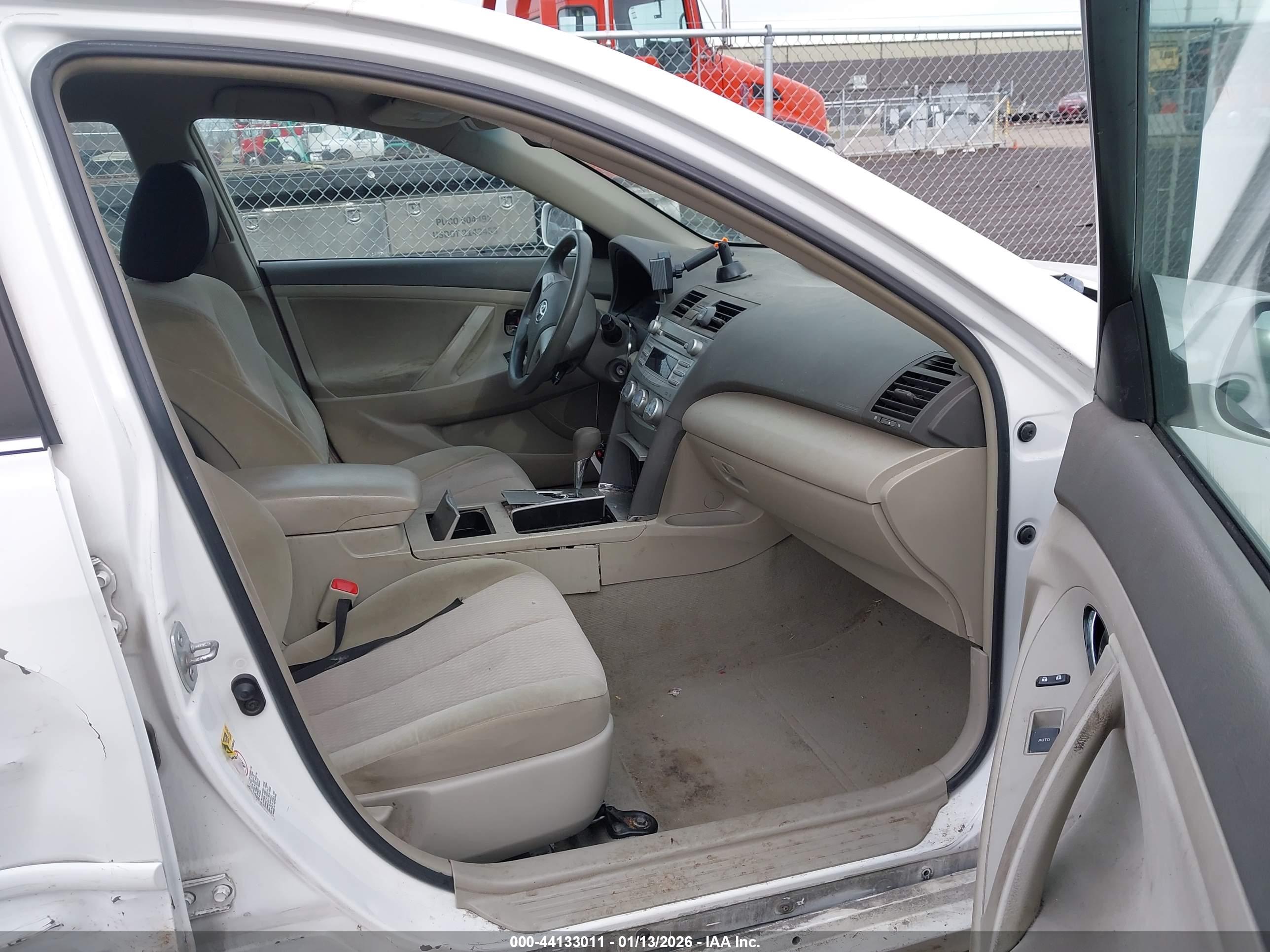 TOYOTA CAMRY image 5