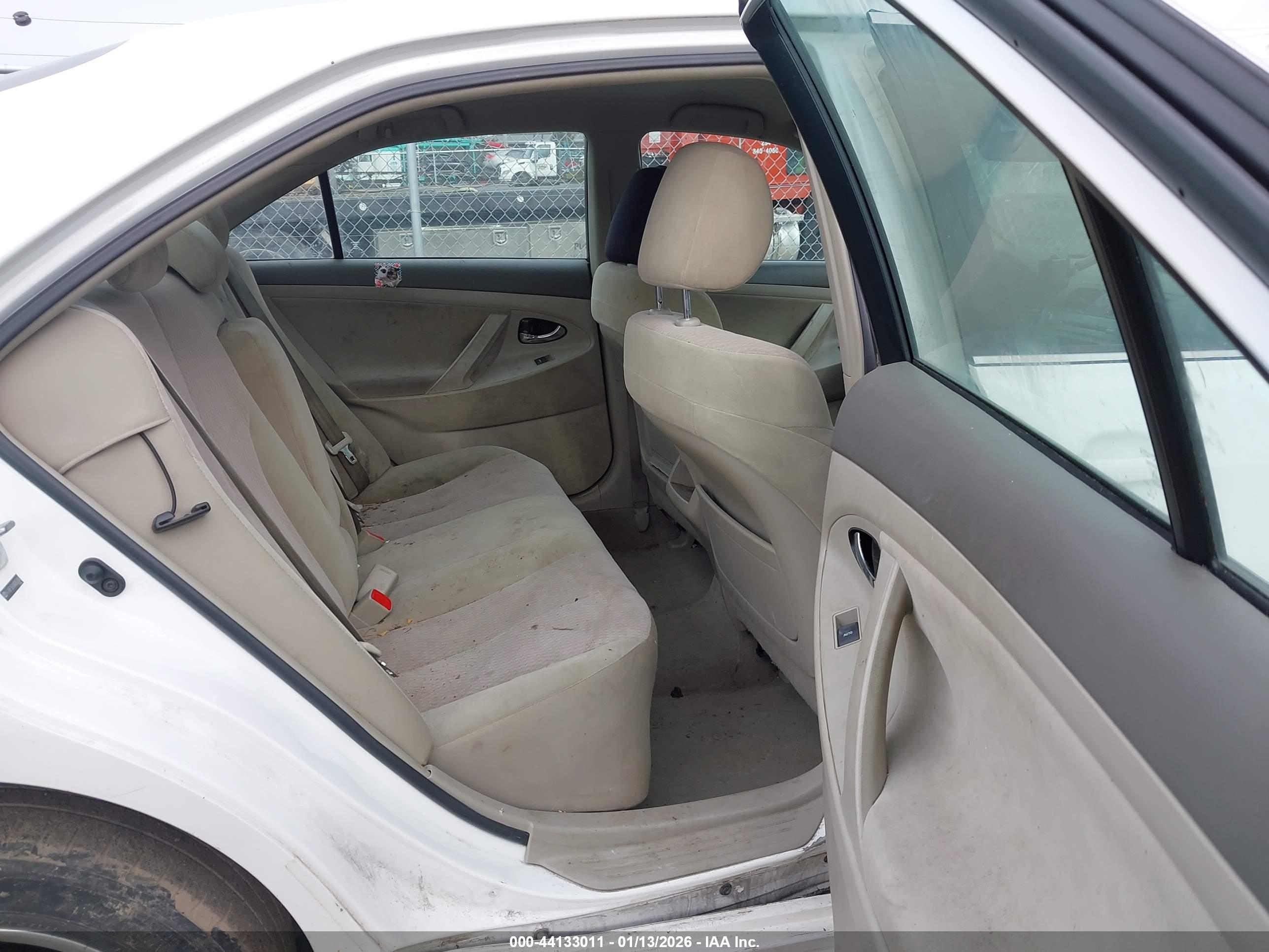 TOYOTA CAMRY image 8