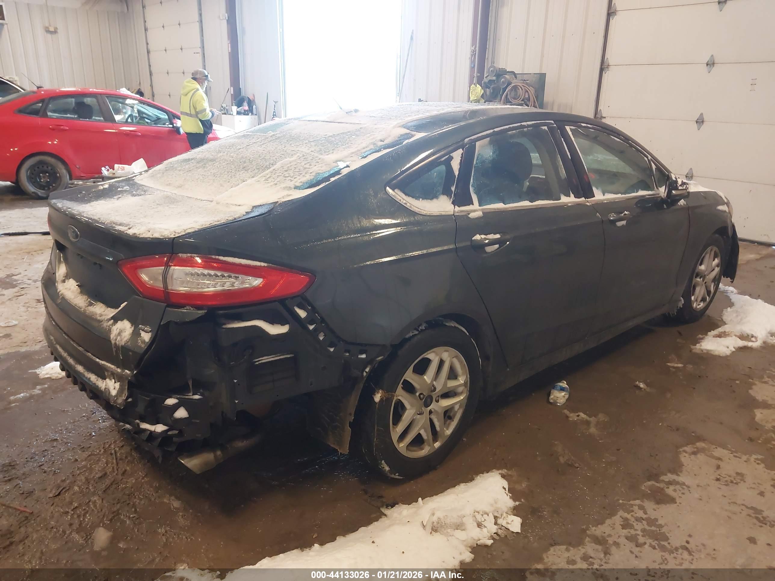 FORD FUSION image 4