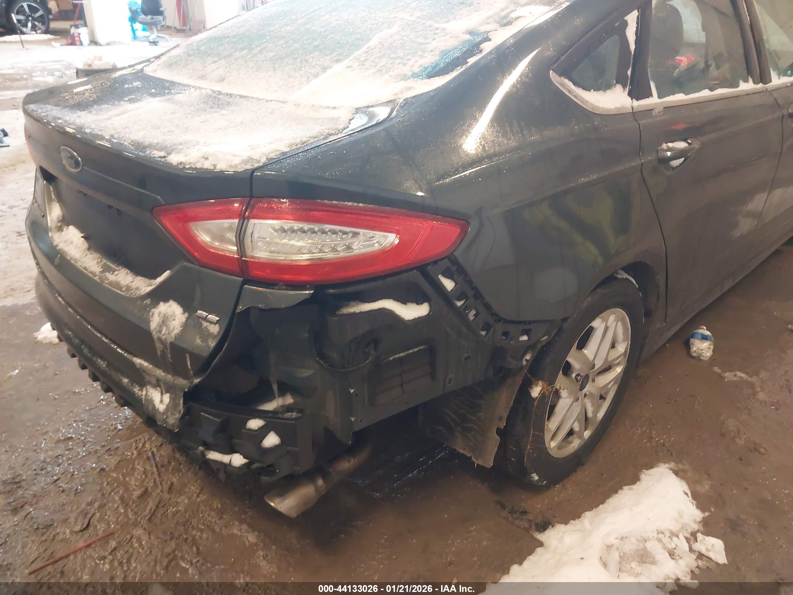FORD FUSION image 6