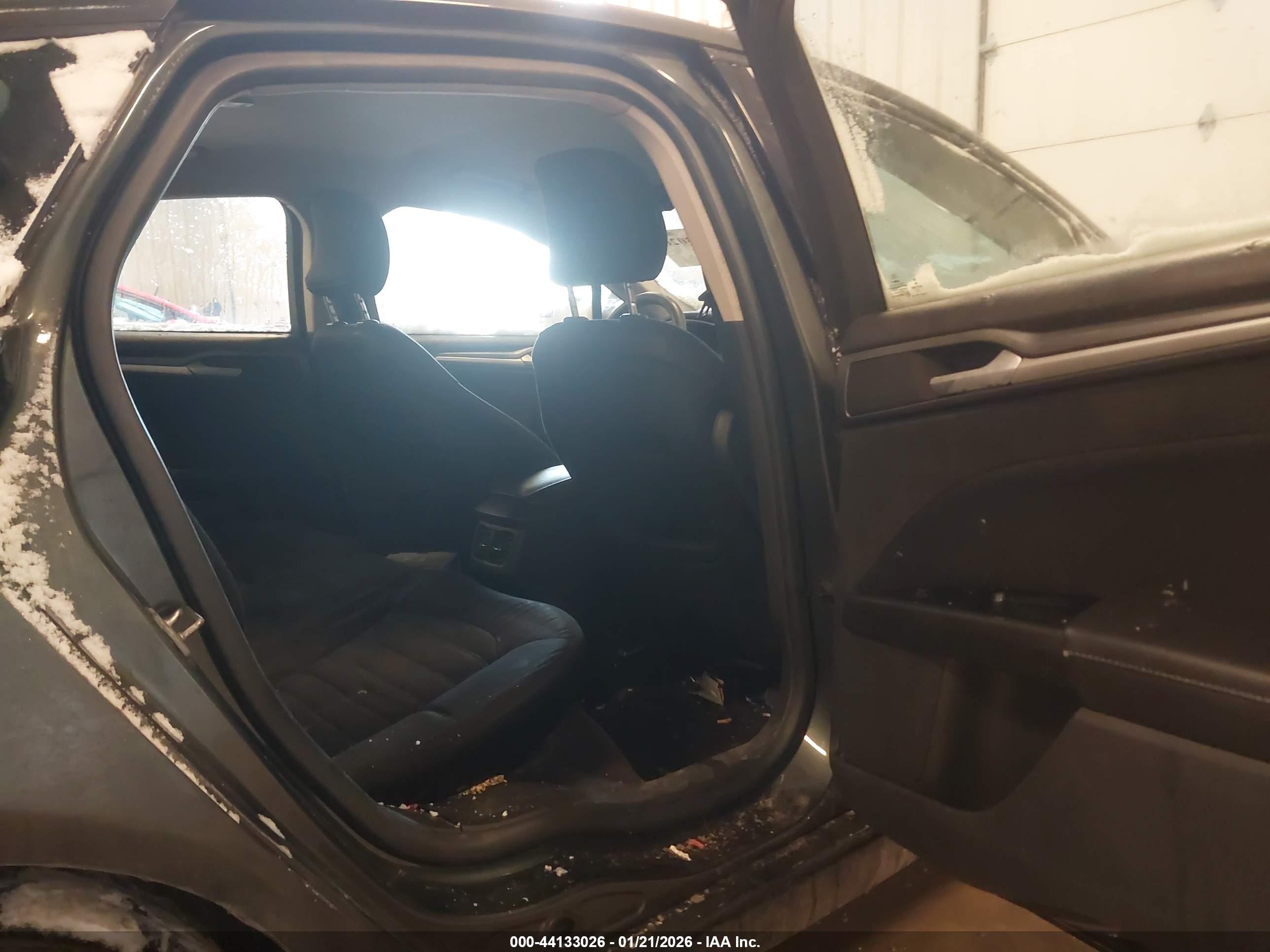 FORD FUSION image 8