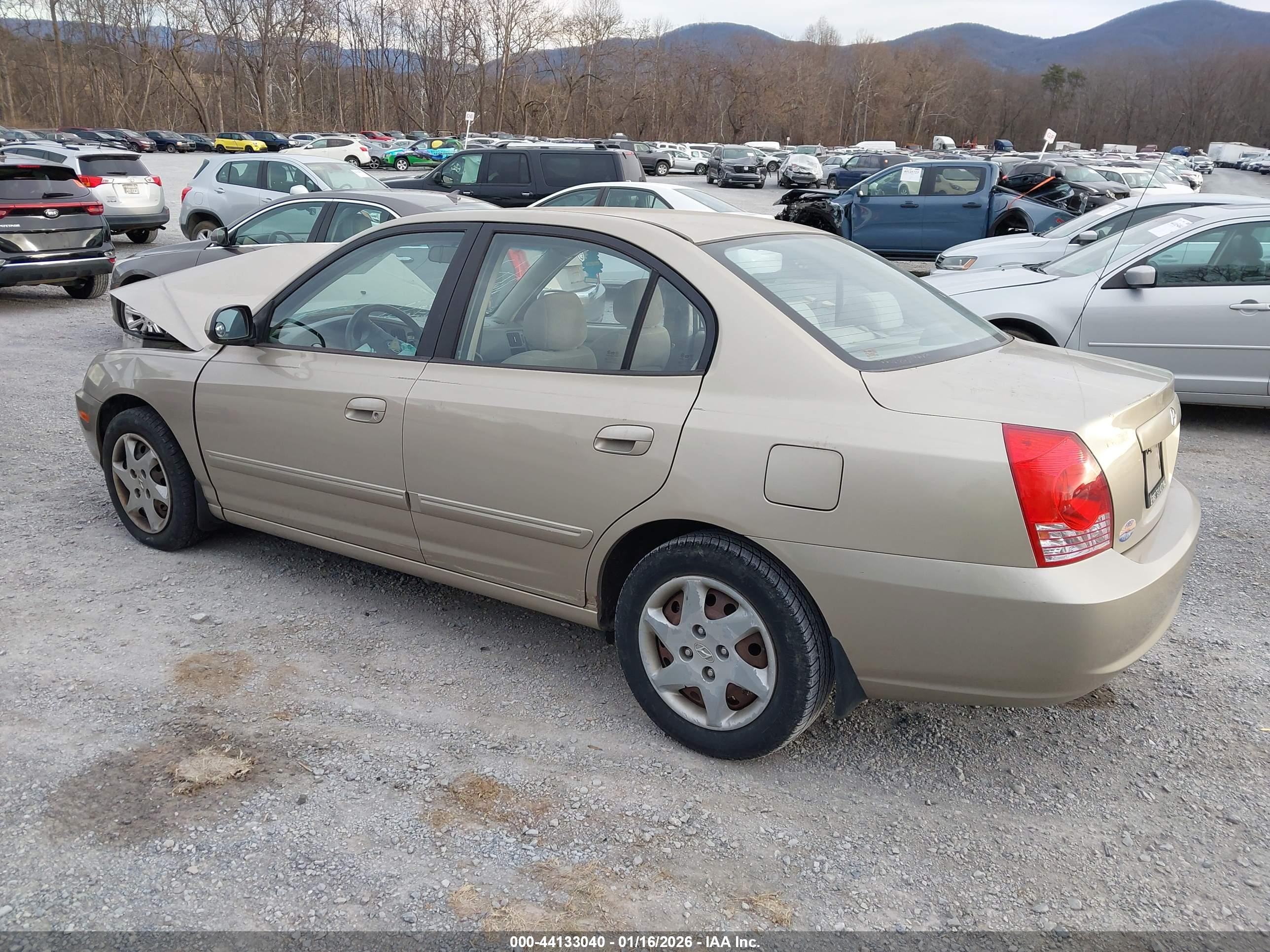 HYUNDAI ELANTRA image 3