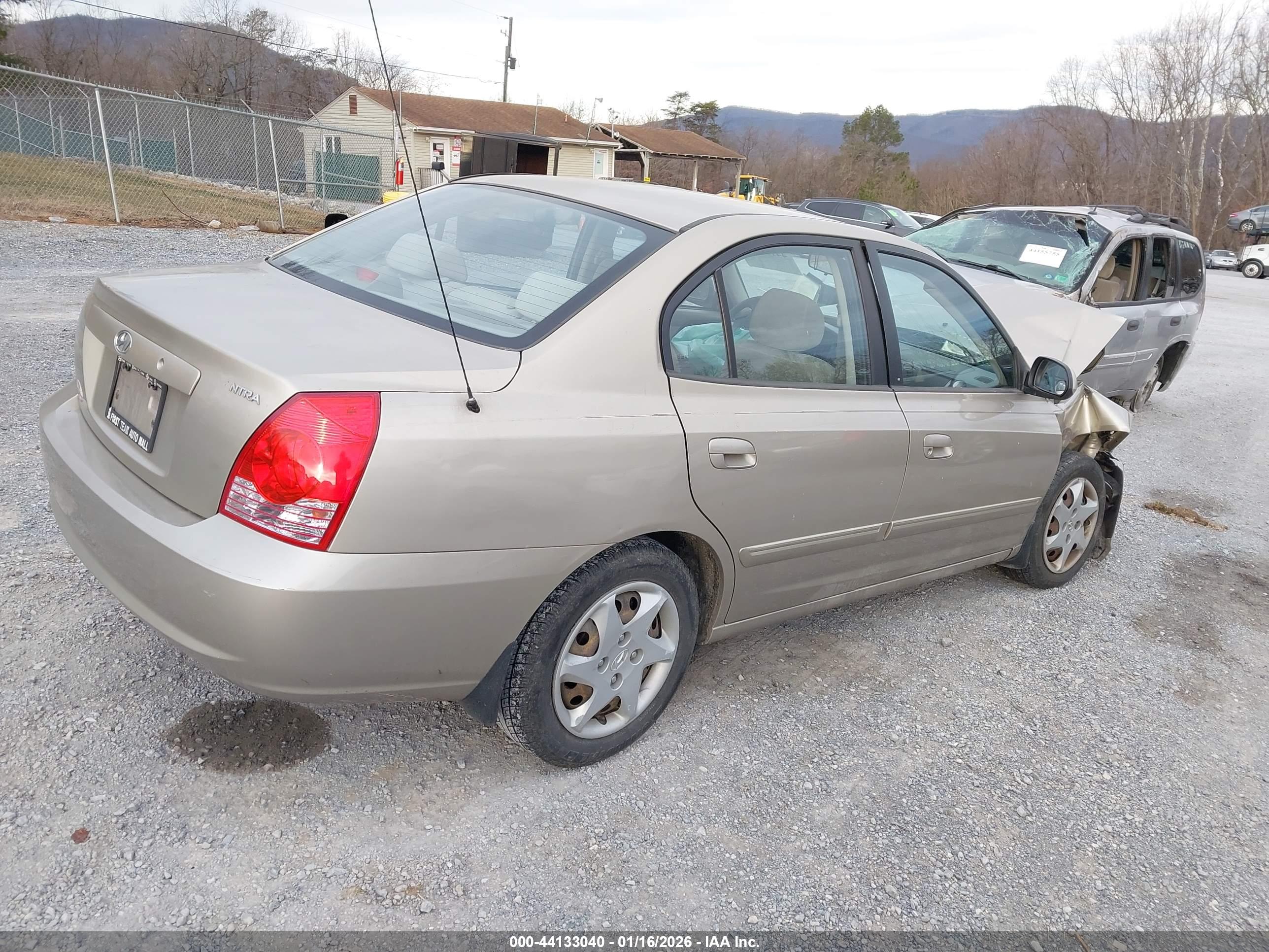 HYUNDAI ELANTRA image 4