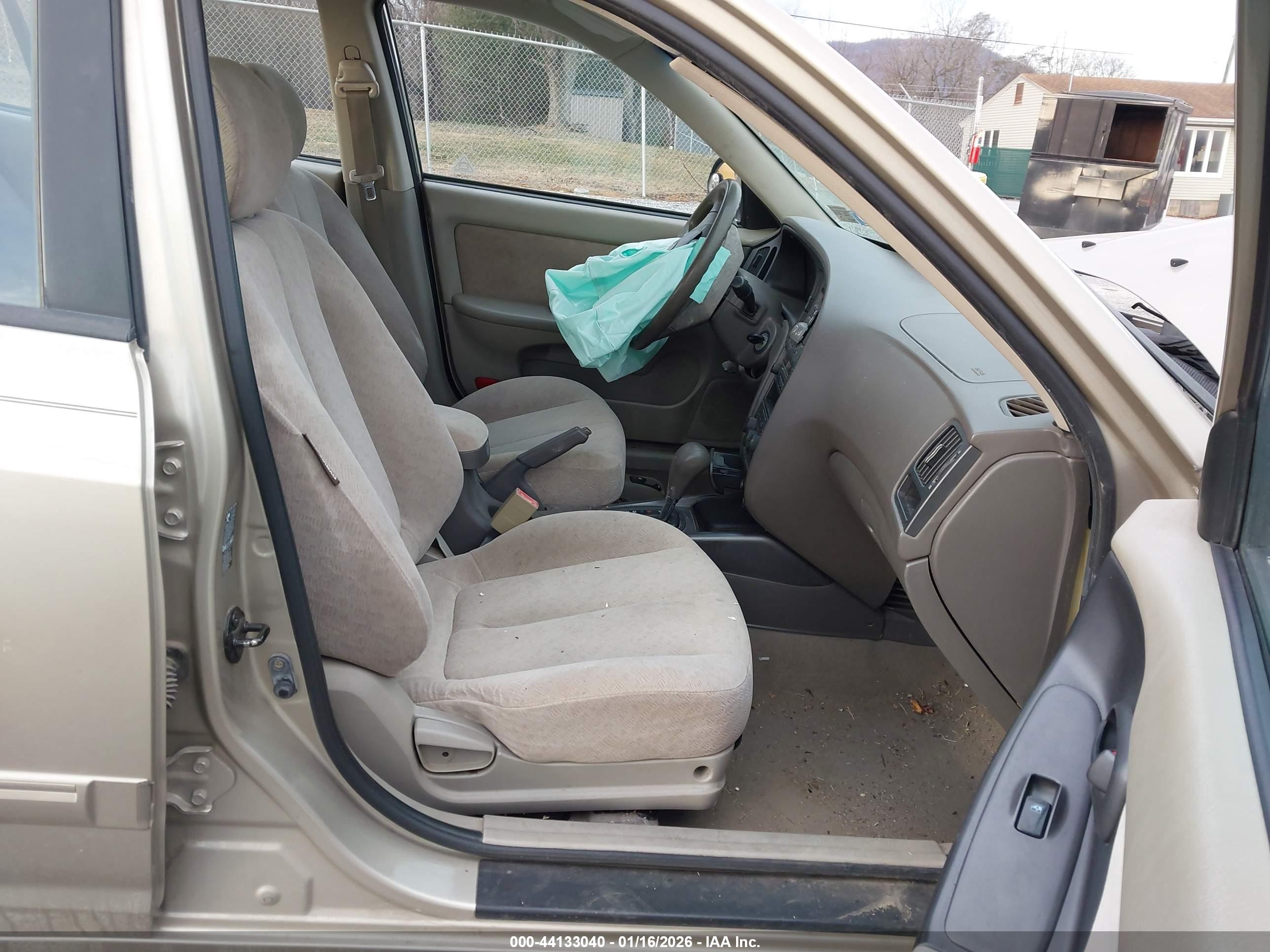 HYUNDAI ELANTRA image 5