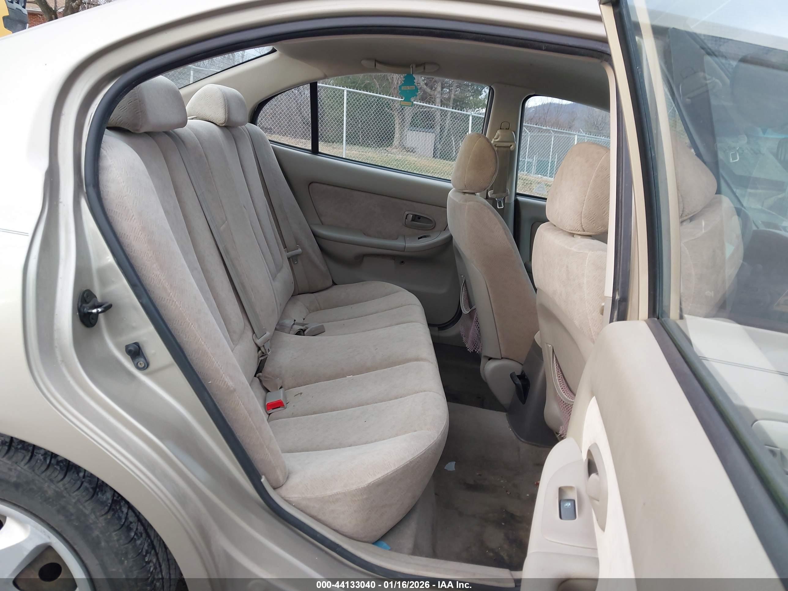 HYUNDAI ELANTRA image 8