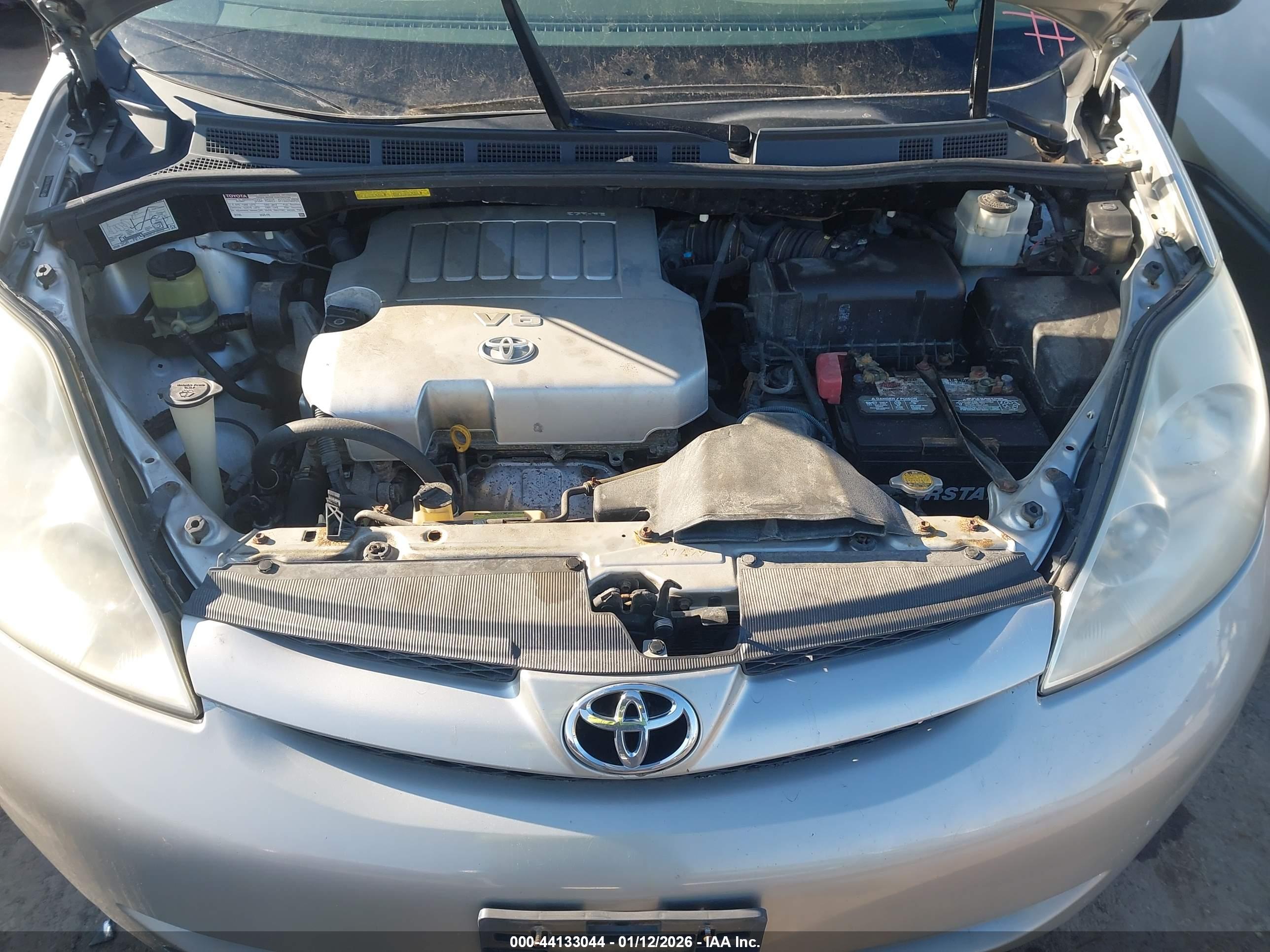 TOYOTA SIENNA image 10