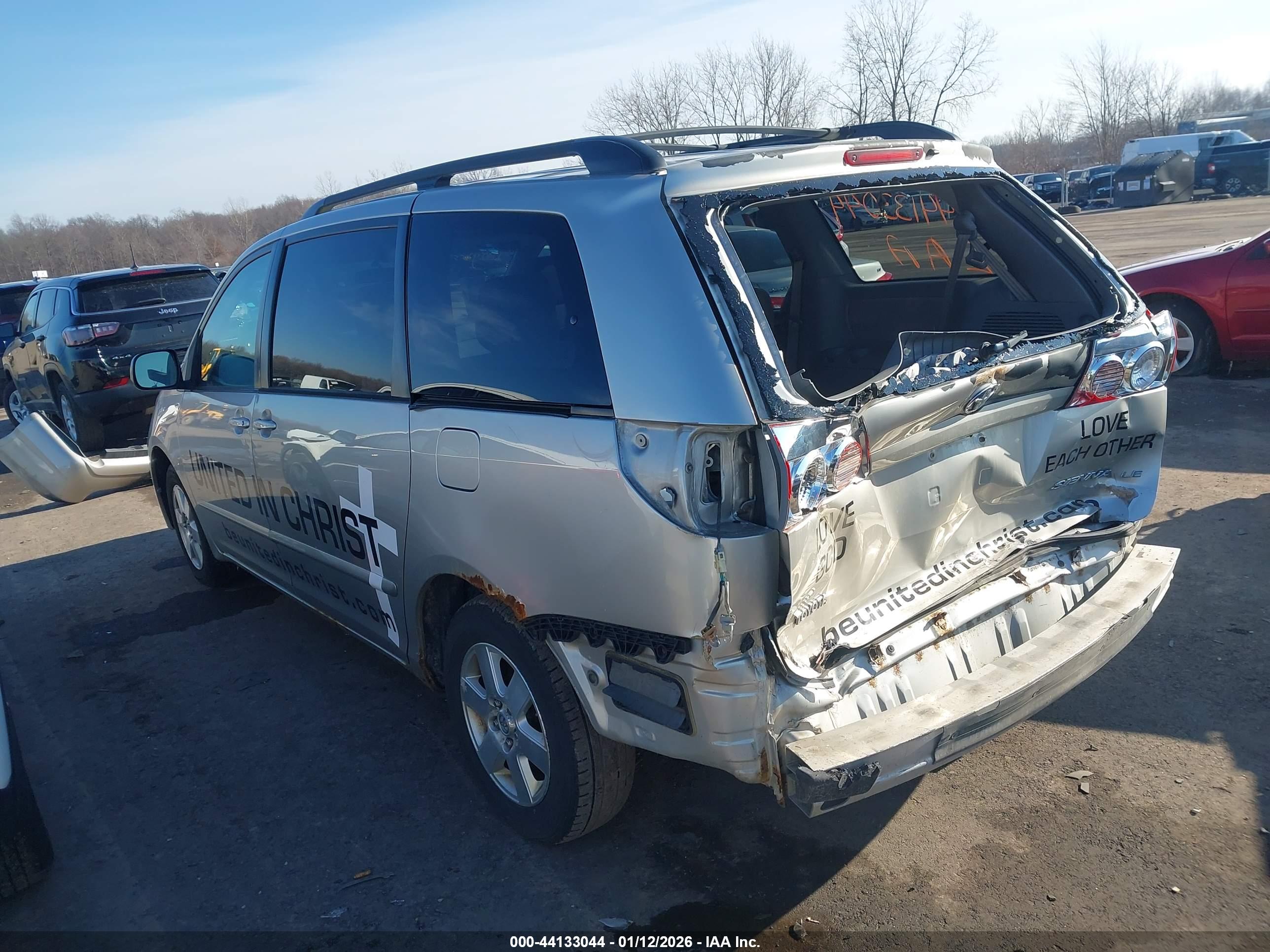 TOYOTA SIENNA image 3