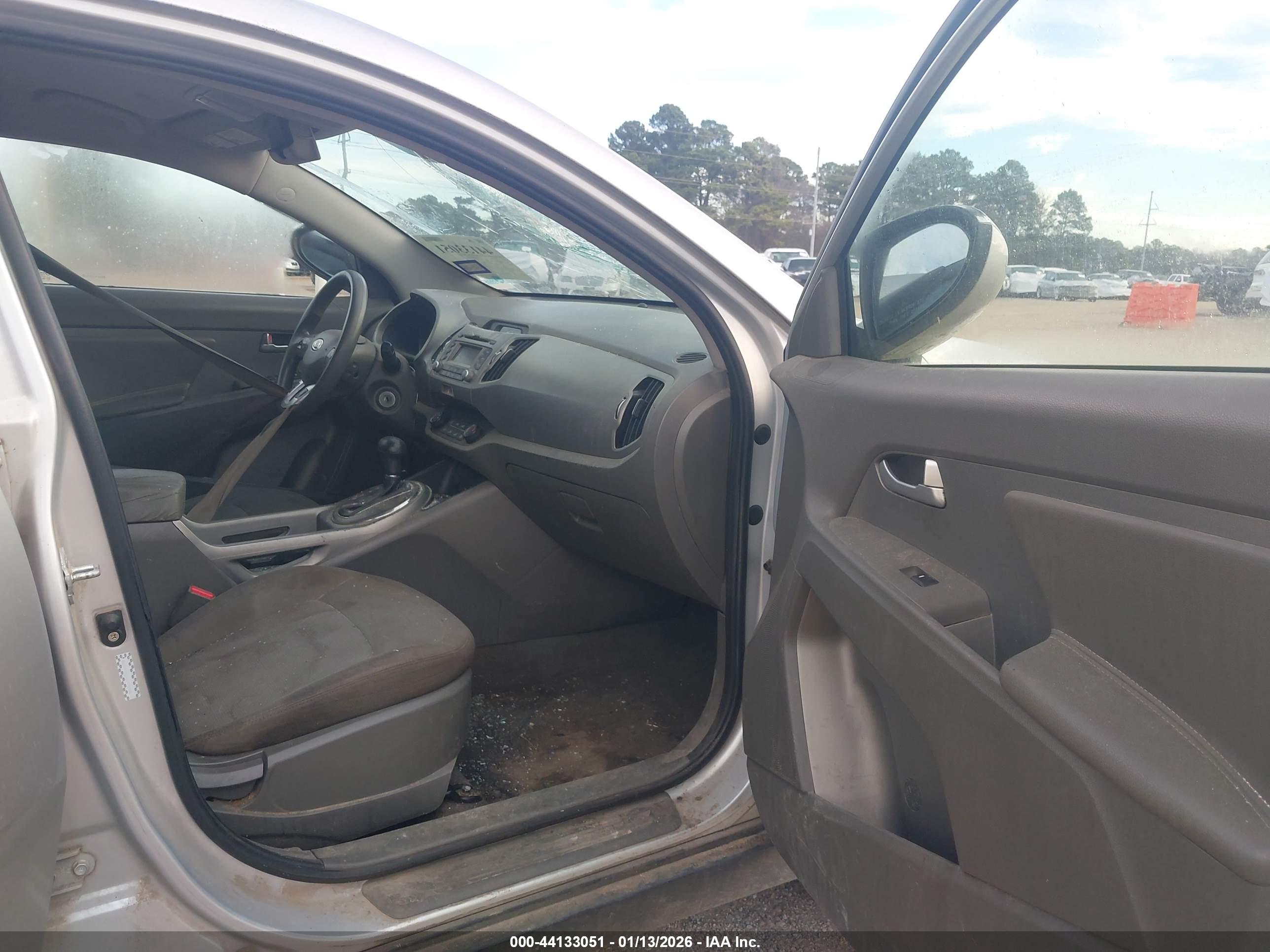 KIA SPORTAGE image 5