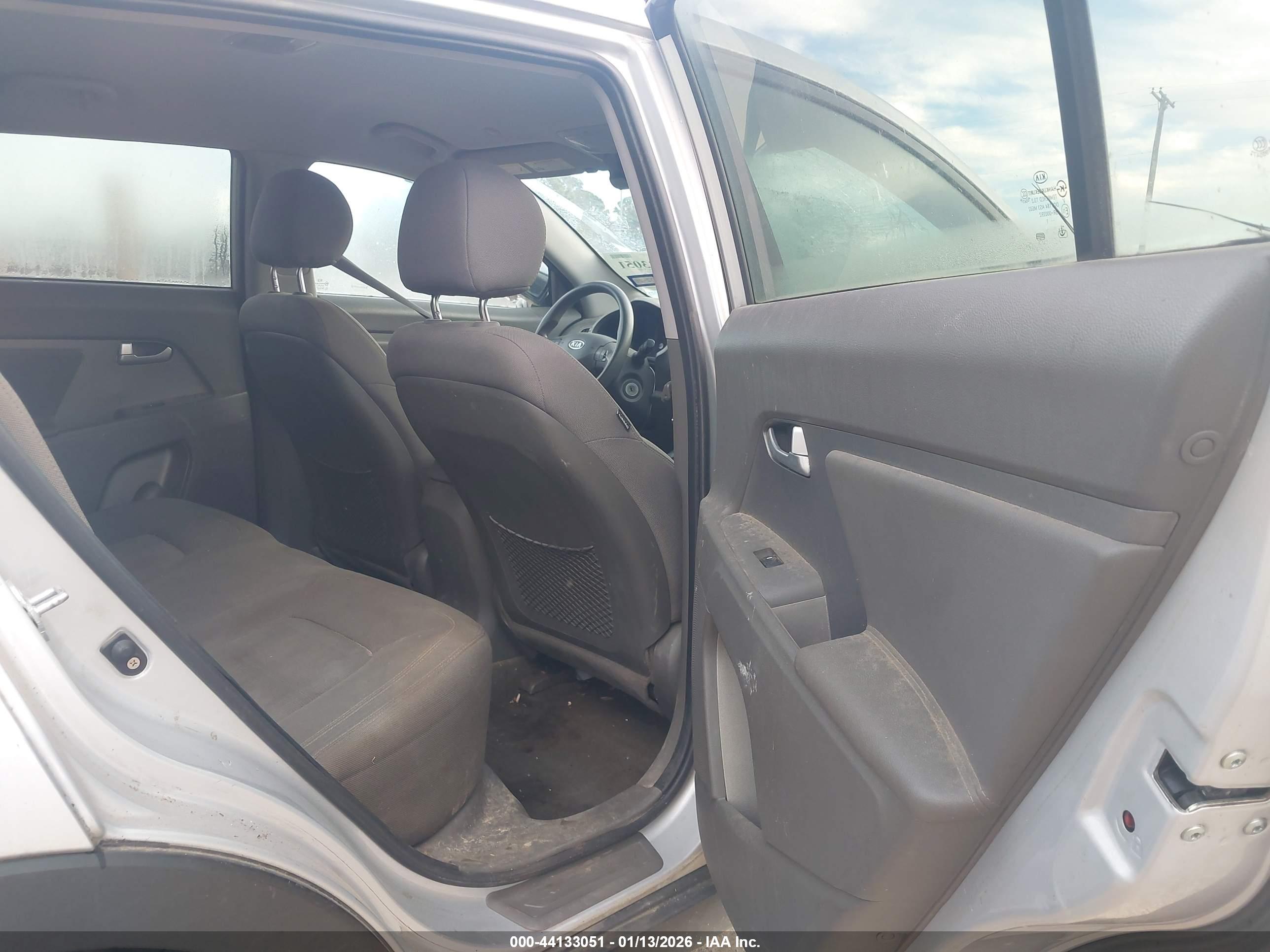 KIA SPORTAGE image 8