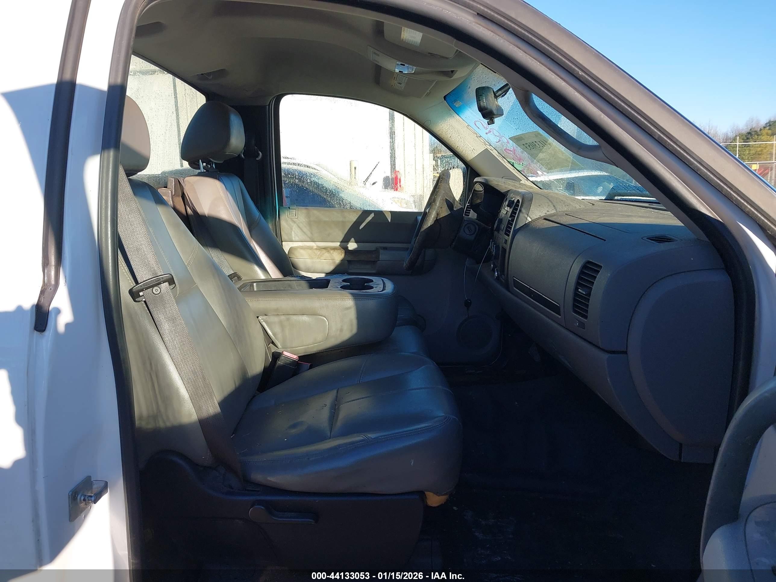 CHEVROLET SILVERADO image 5