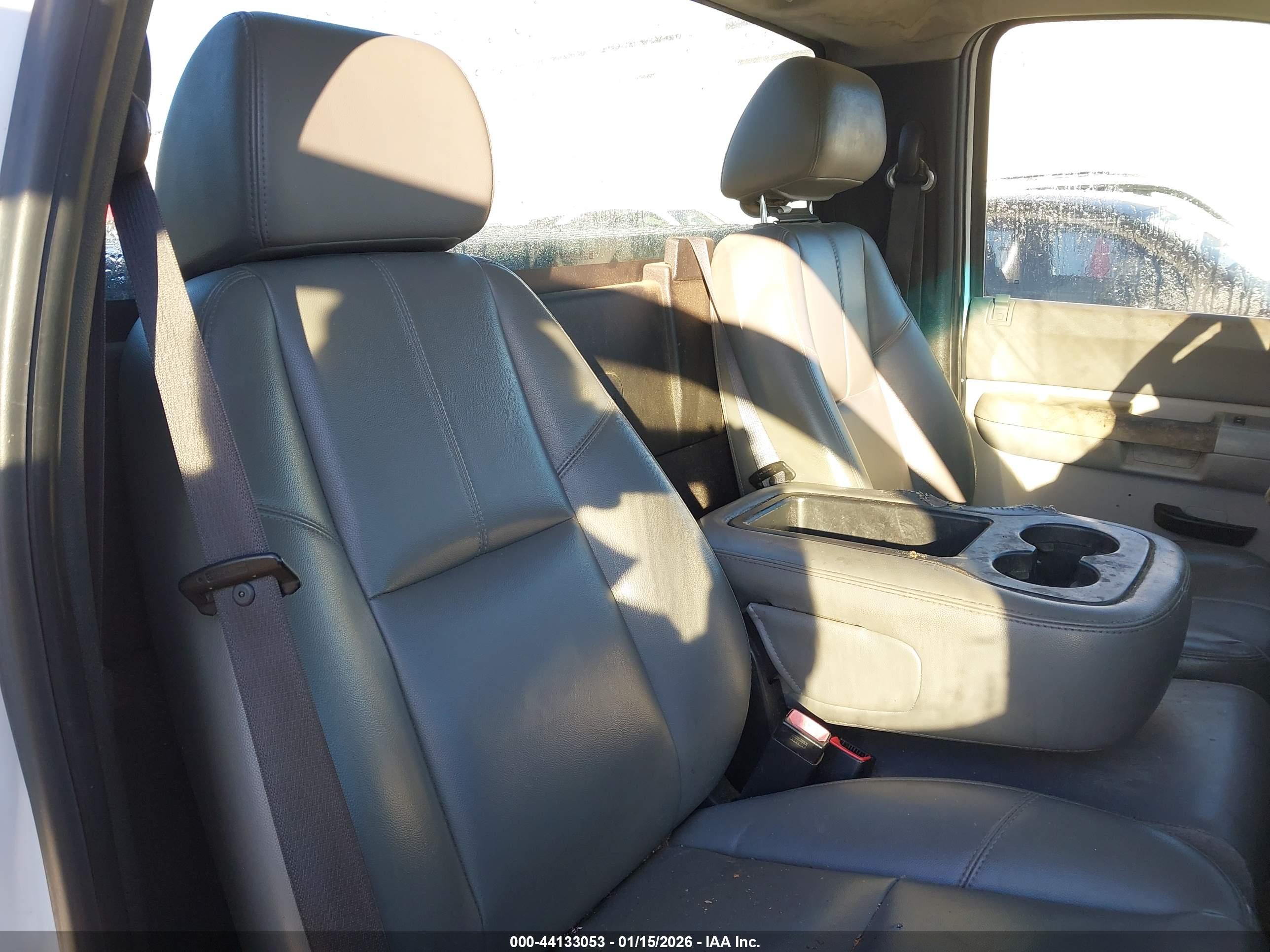 CHEVROLET SILVERADO image 8