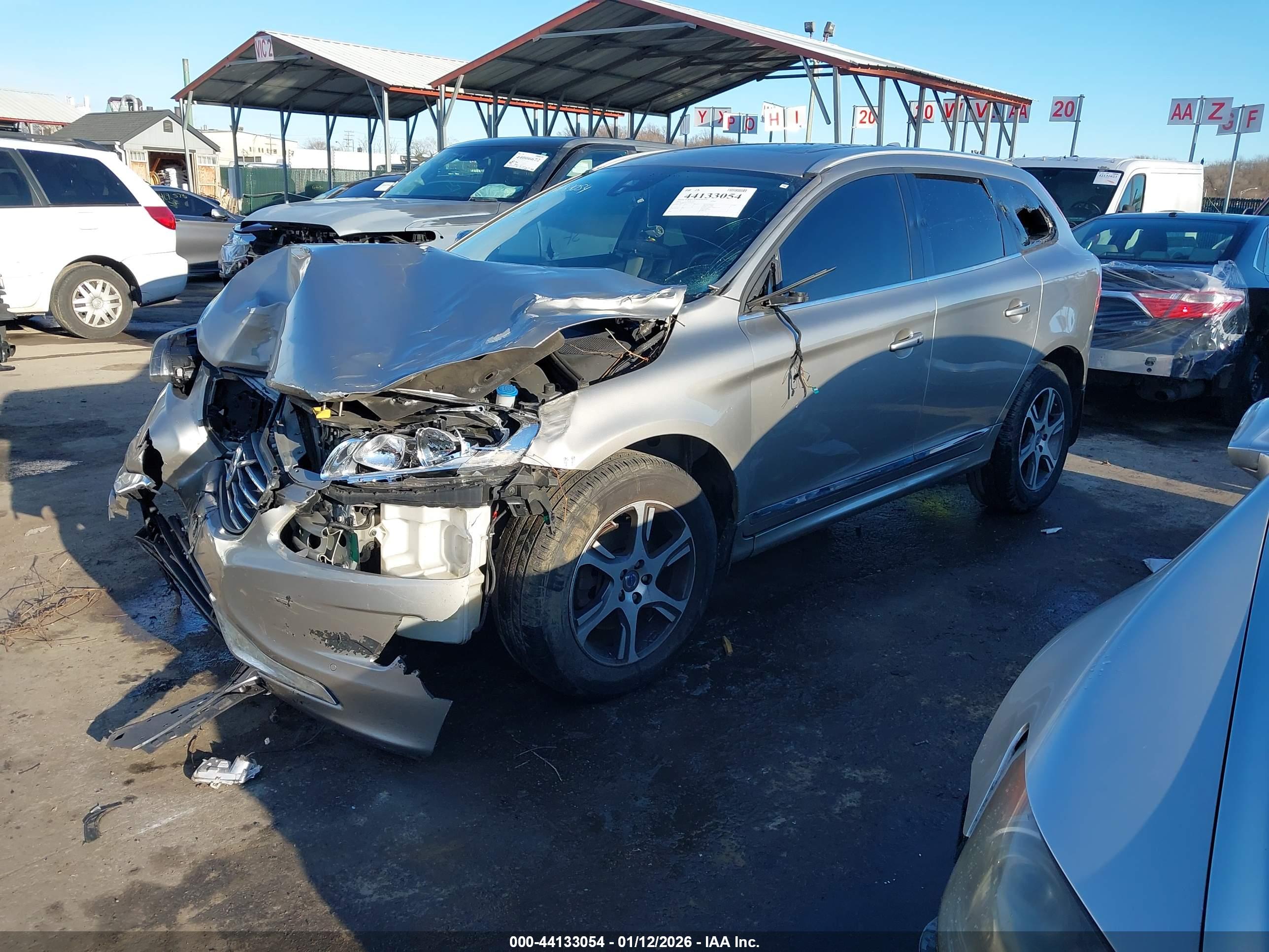 VOLVO XC60 image 2
