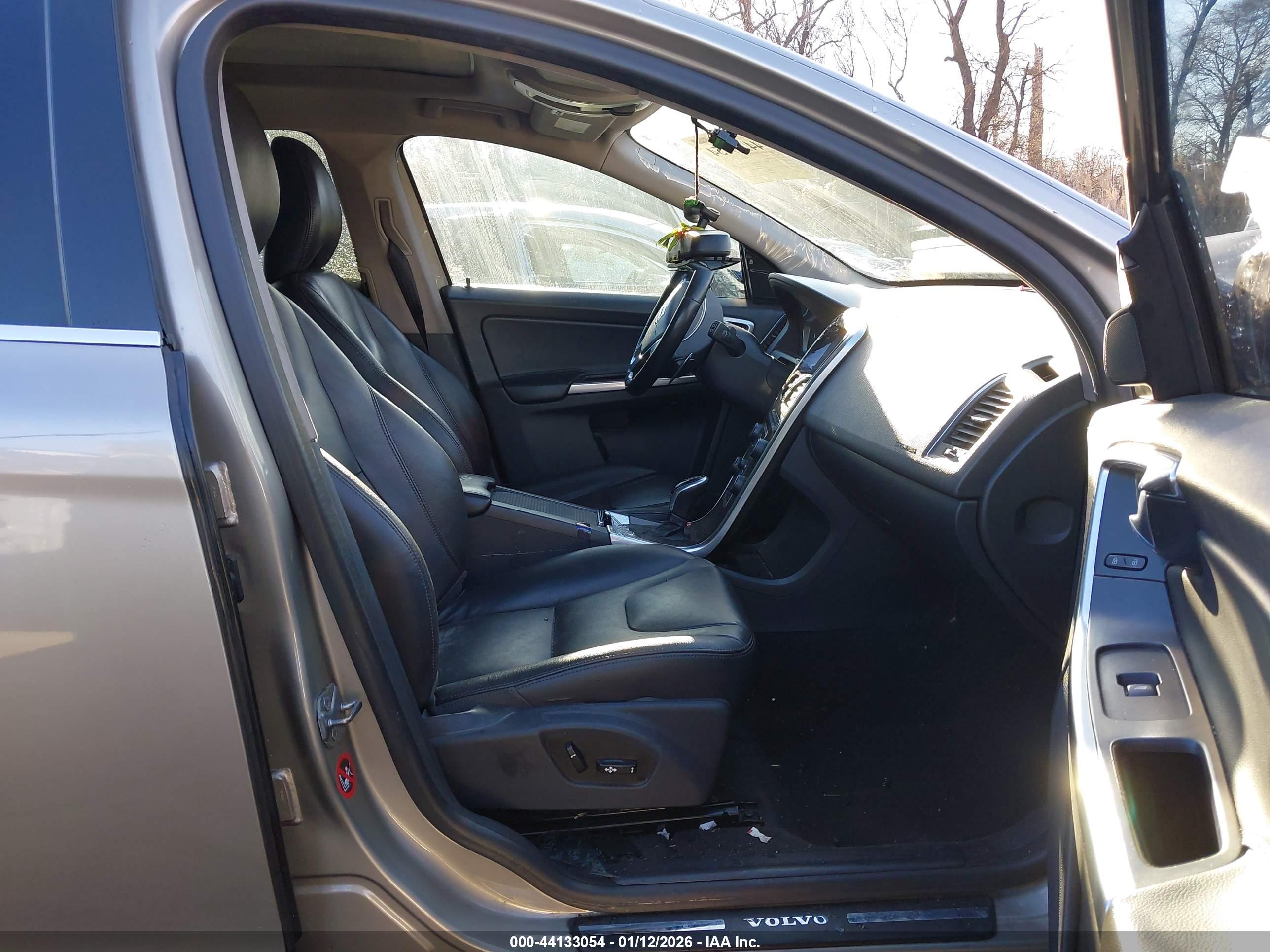 VOLVO XC60 image 5