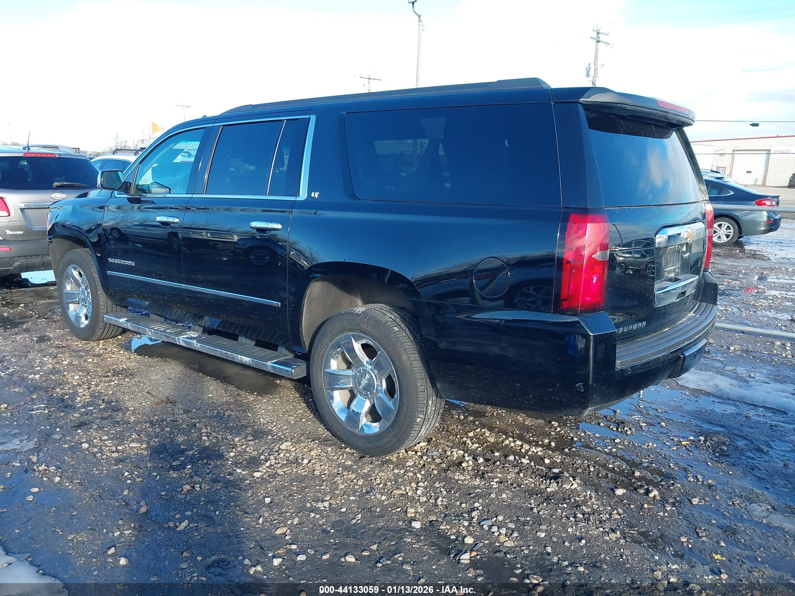 CHEVROLET SUBURBAN image 3