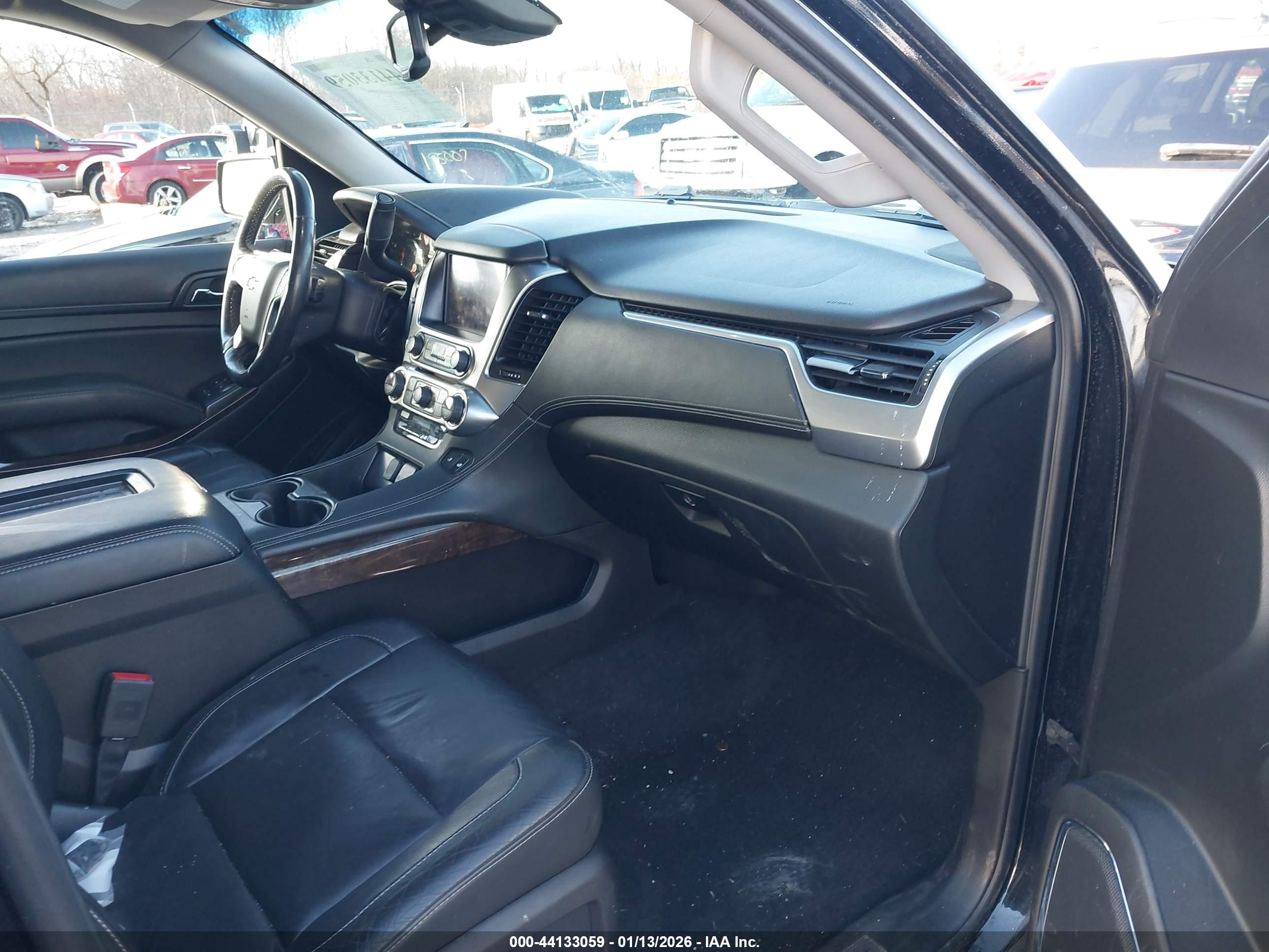 CHEVROLET SUBURBAN image 5
