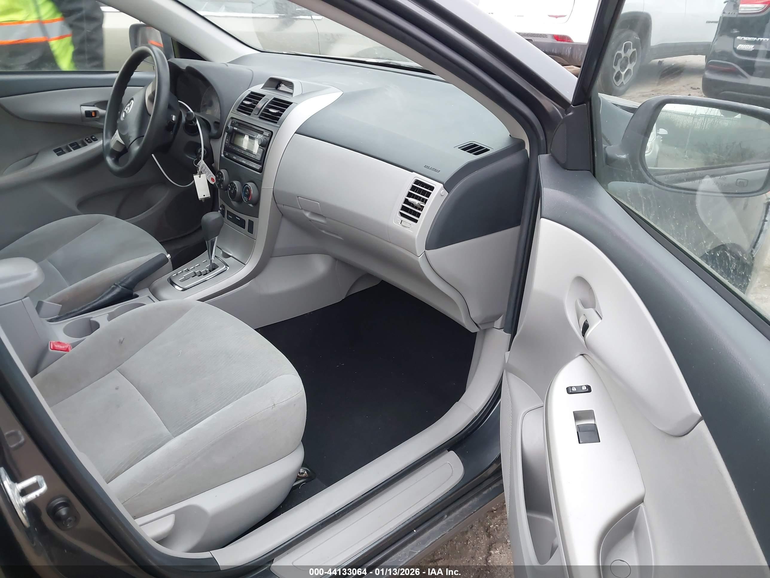 TOYOTA COROLLA image 5