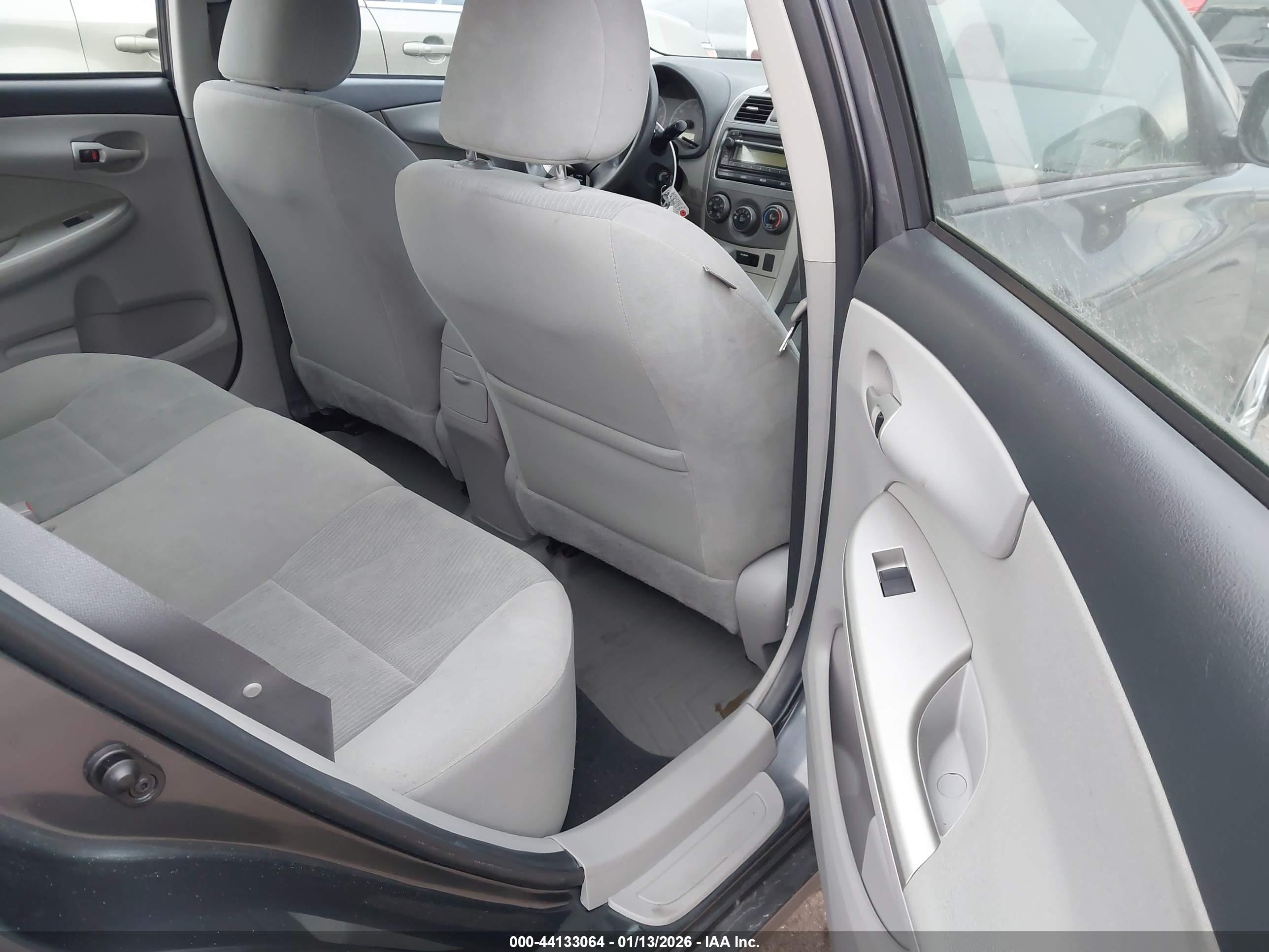 TOYOTA COROLLA image 8